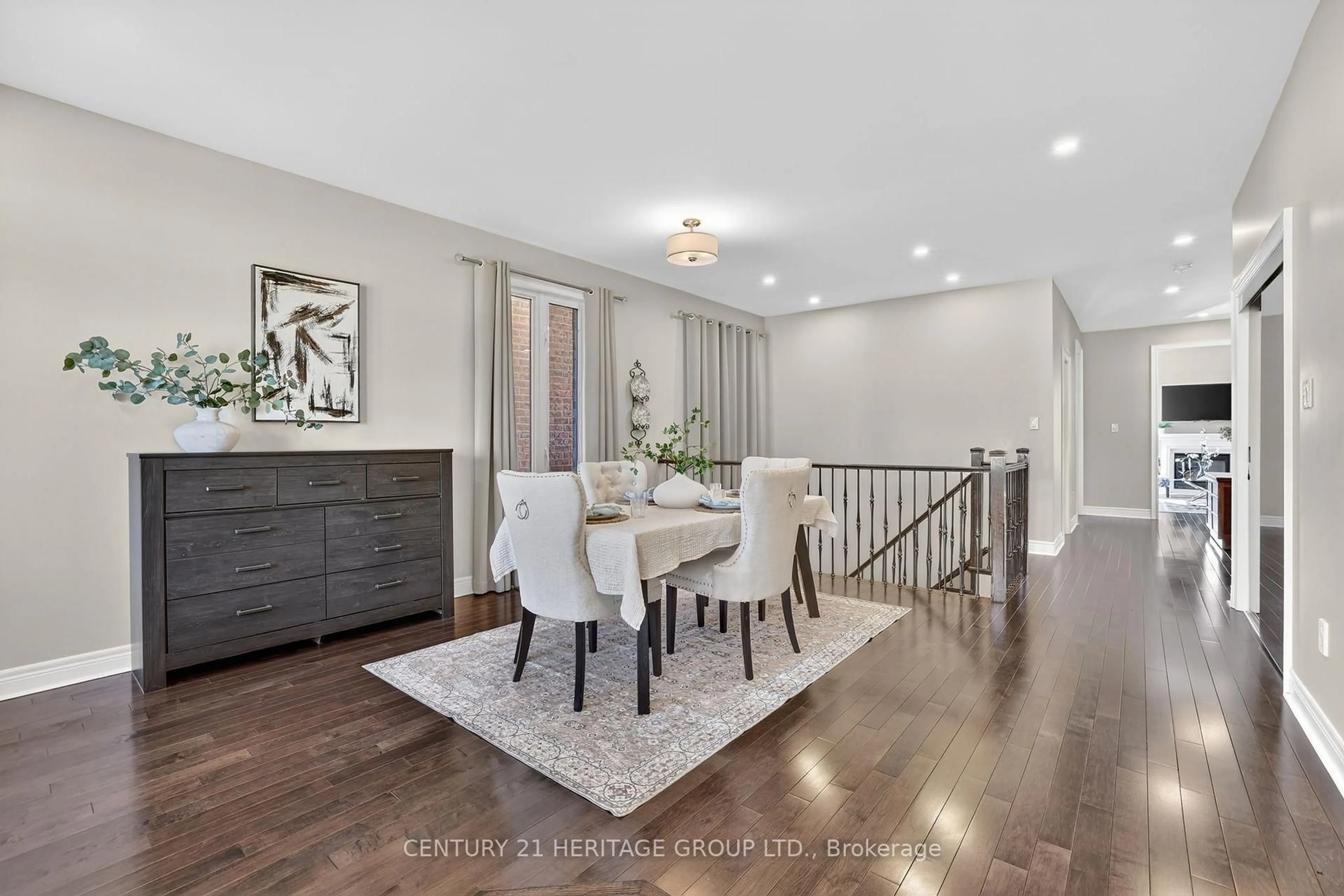 Dining room, wood/laminate floor for 18 West Park Ave, Bradford West Gwillimbury Ontario L3Z 0A8