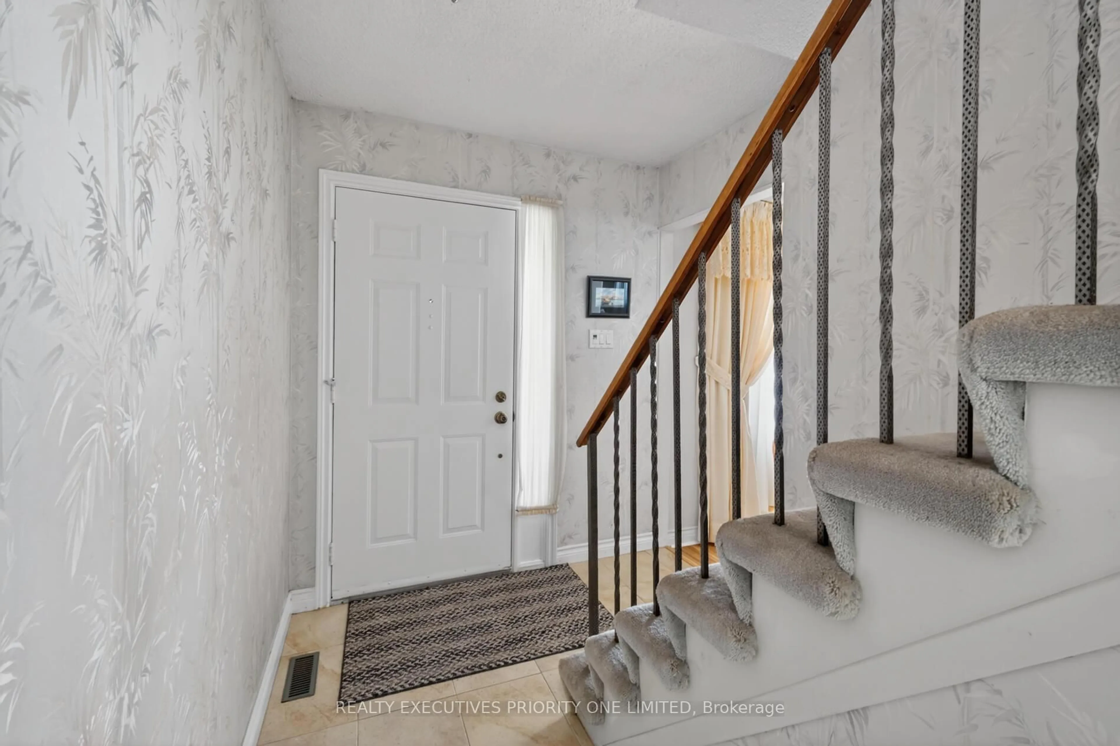 Unknown for 346 Darlington Cres, Newmarket Ontario L3Y 6N4