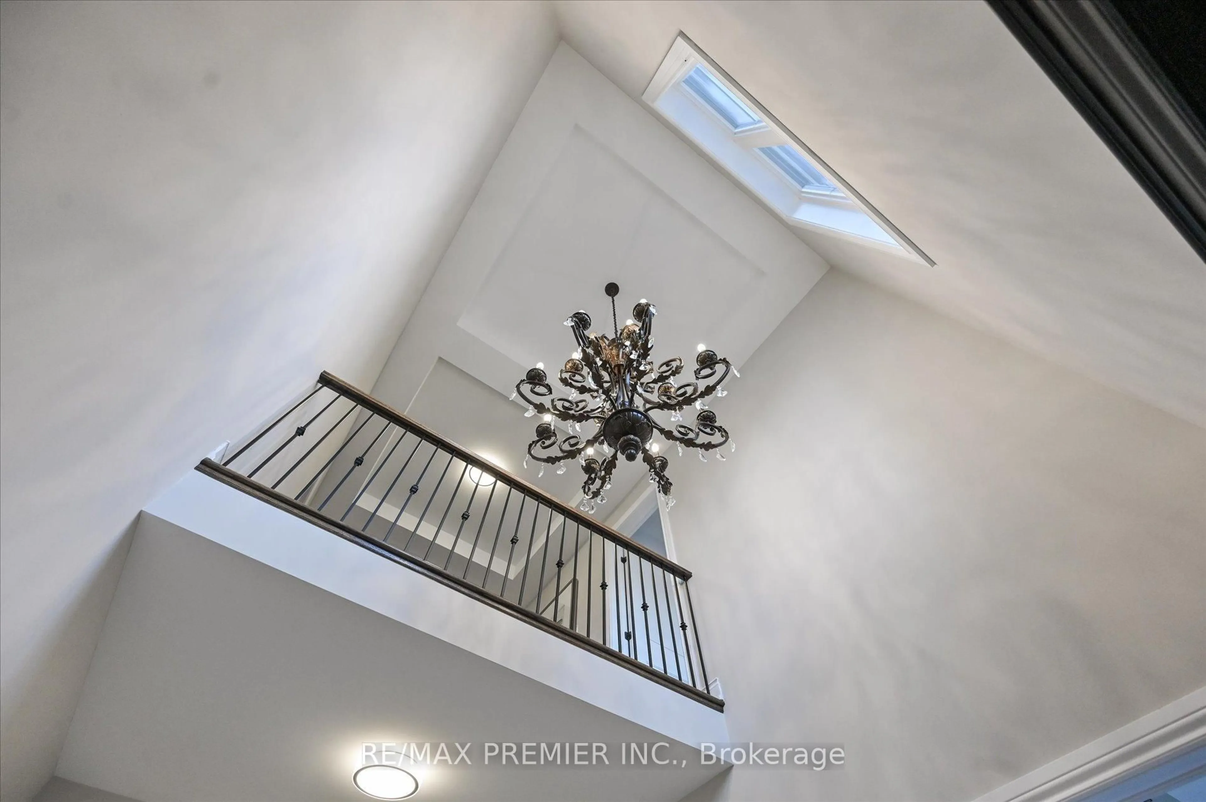 Indoor foyer for 126 Burns Blvd, King Ontario L7B 0M2