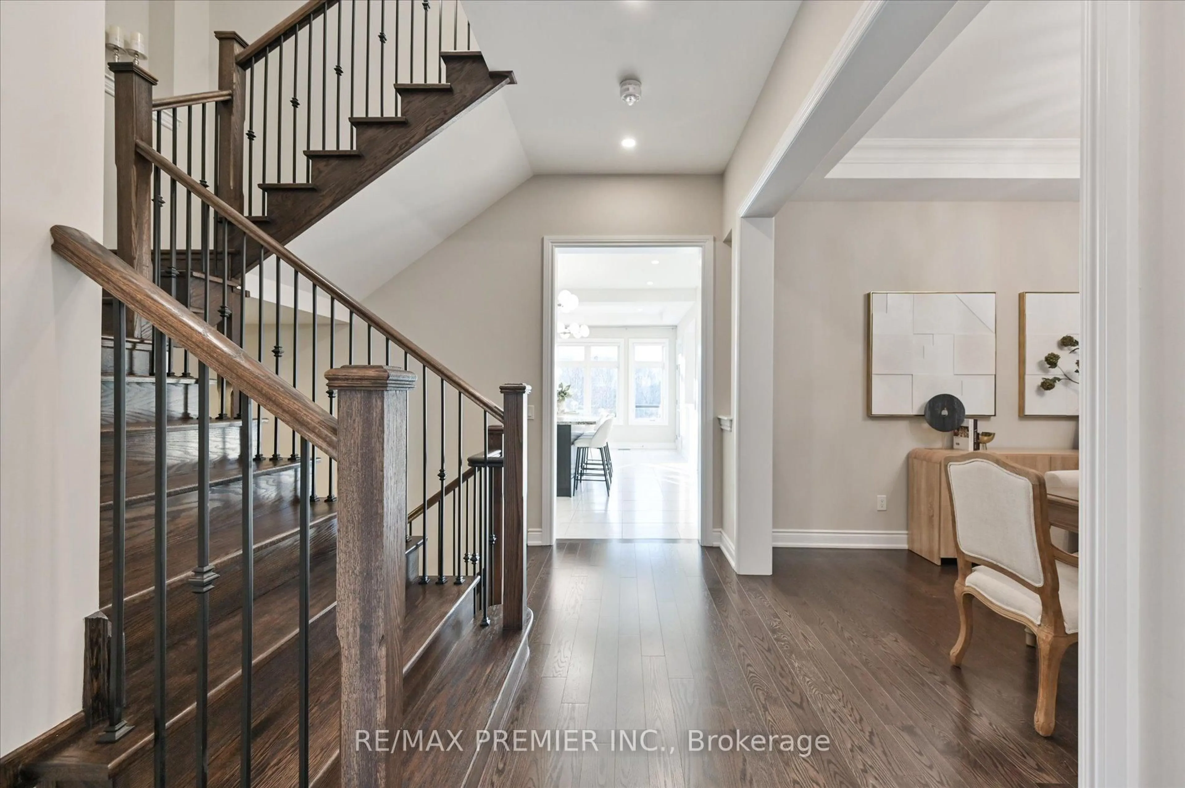 Indoor entryway for 126 Burns Blvd, King Ontario L7B 0M2