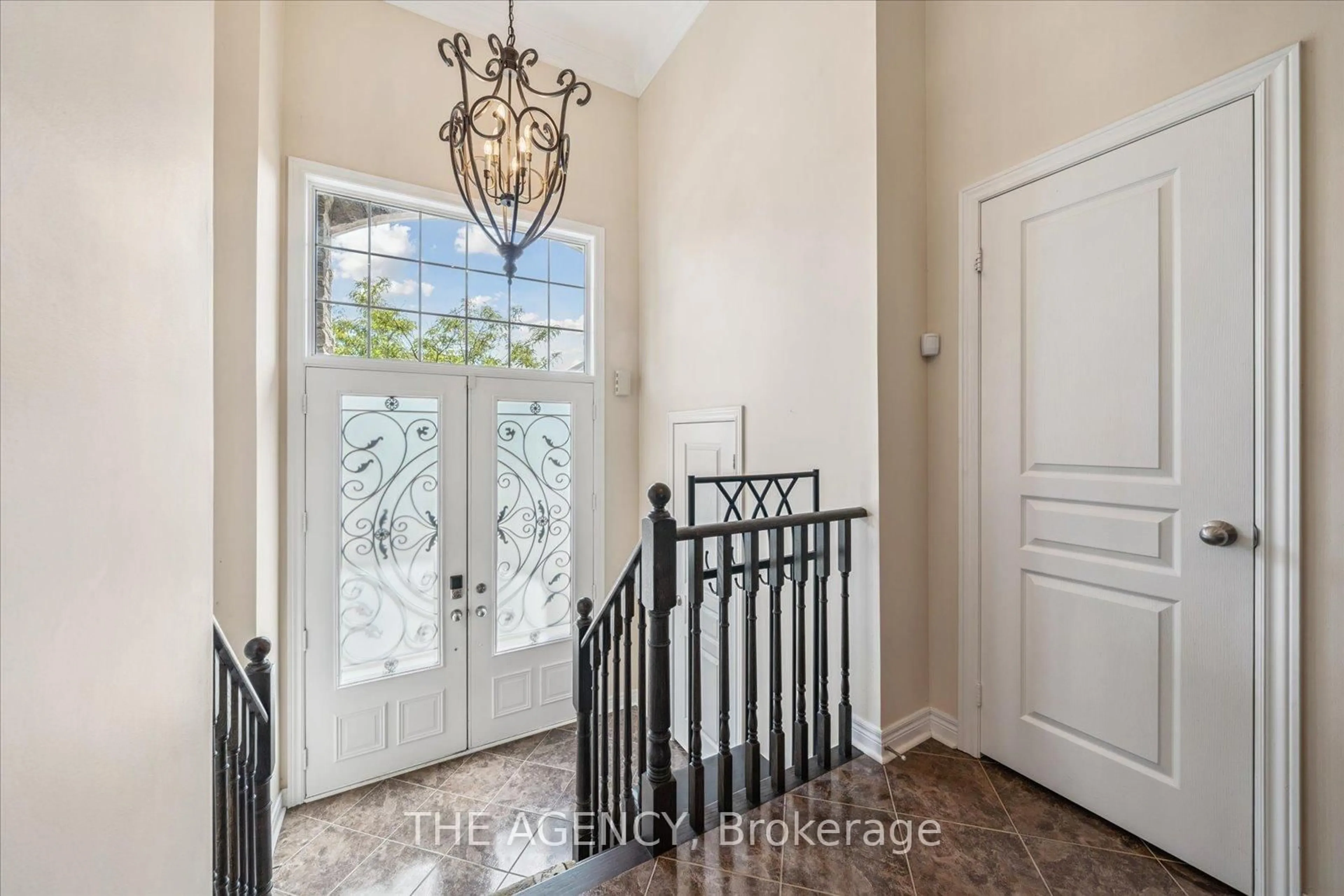 Indoor entryway for 32 Timna Cres, Vaughan Ontario L6A 4L7