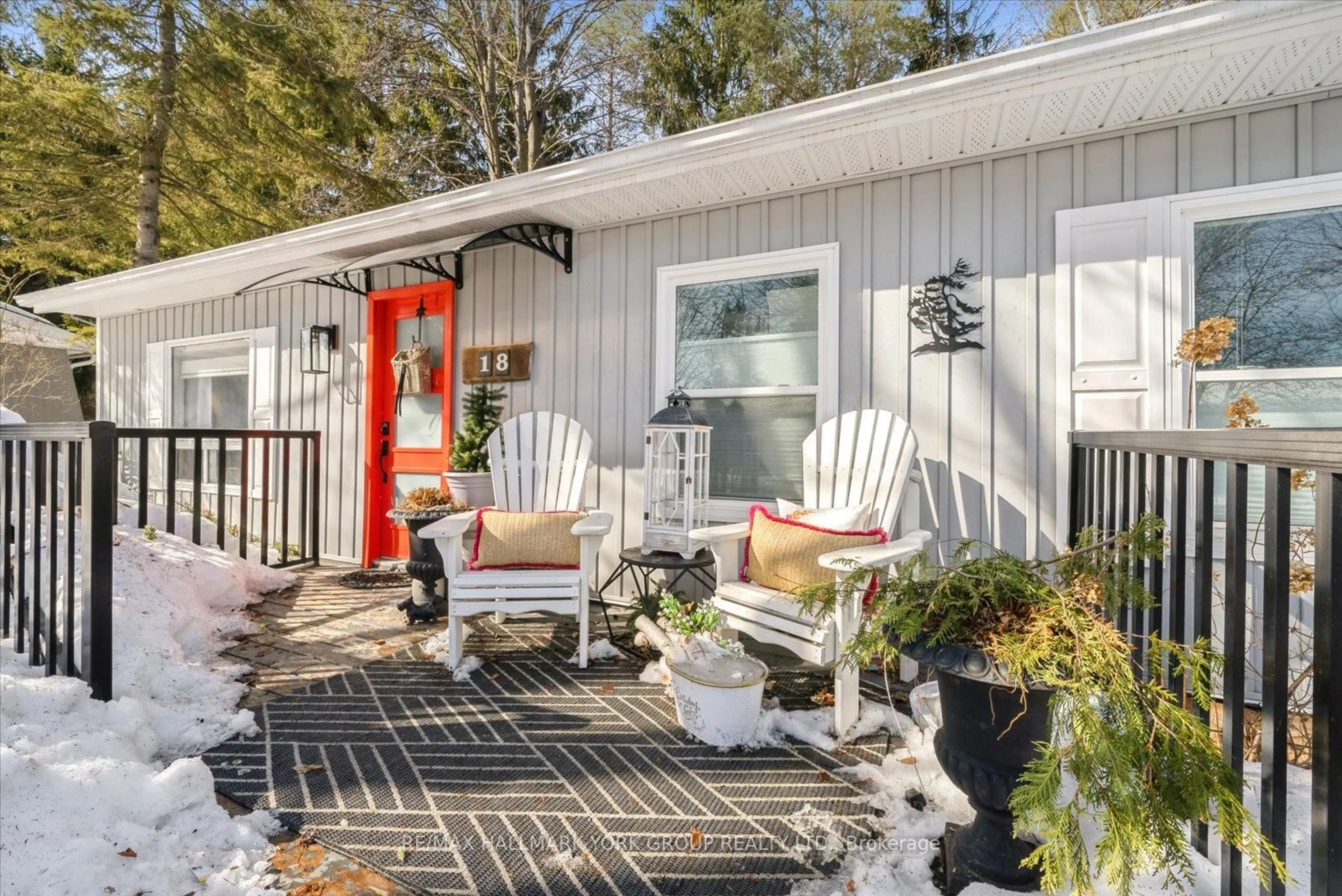 Patio, street for 18 Cherrywood Lane, Innisfil Ontario L9S 1M6