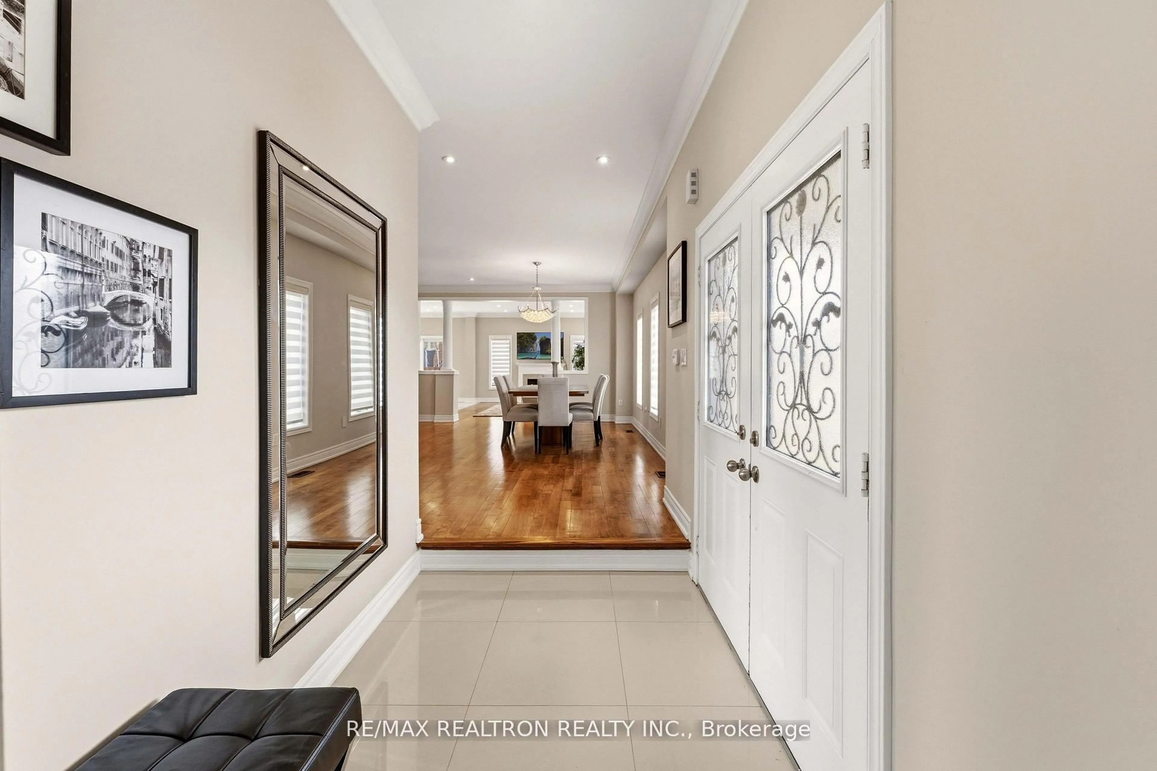 Indoor entryway for 2 Daniel Bram Dr, Vaughan Ontario L6A 0L4