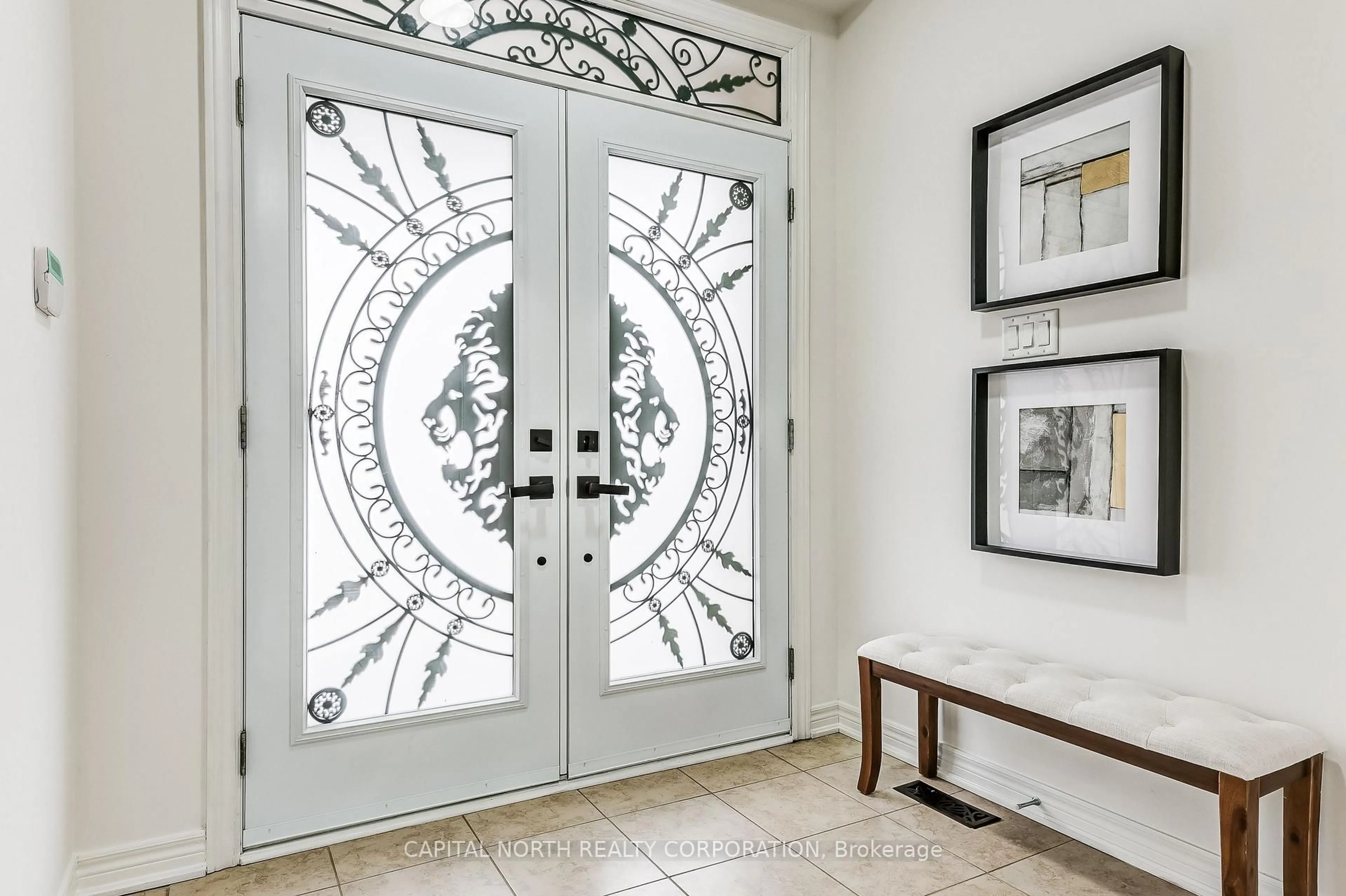 Indoor entryway for 31 Weekes Ave, Richmond Hill Ontario L4E 0N3