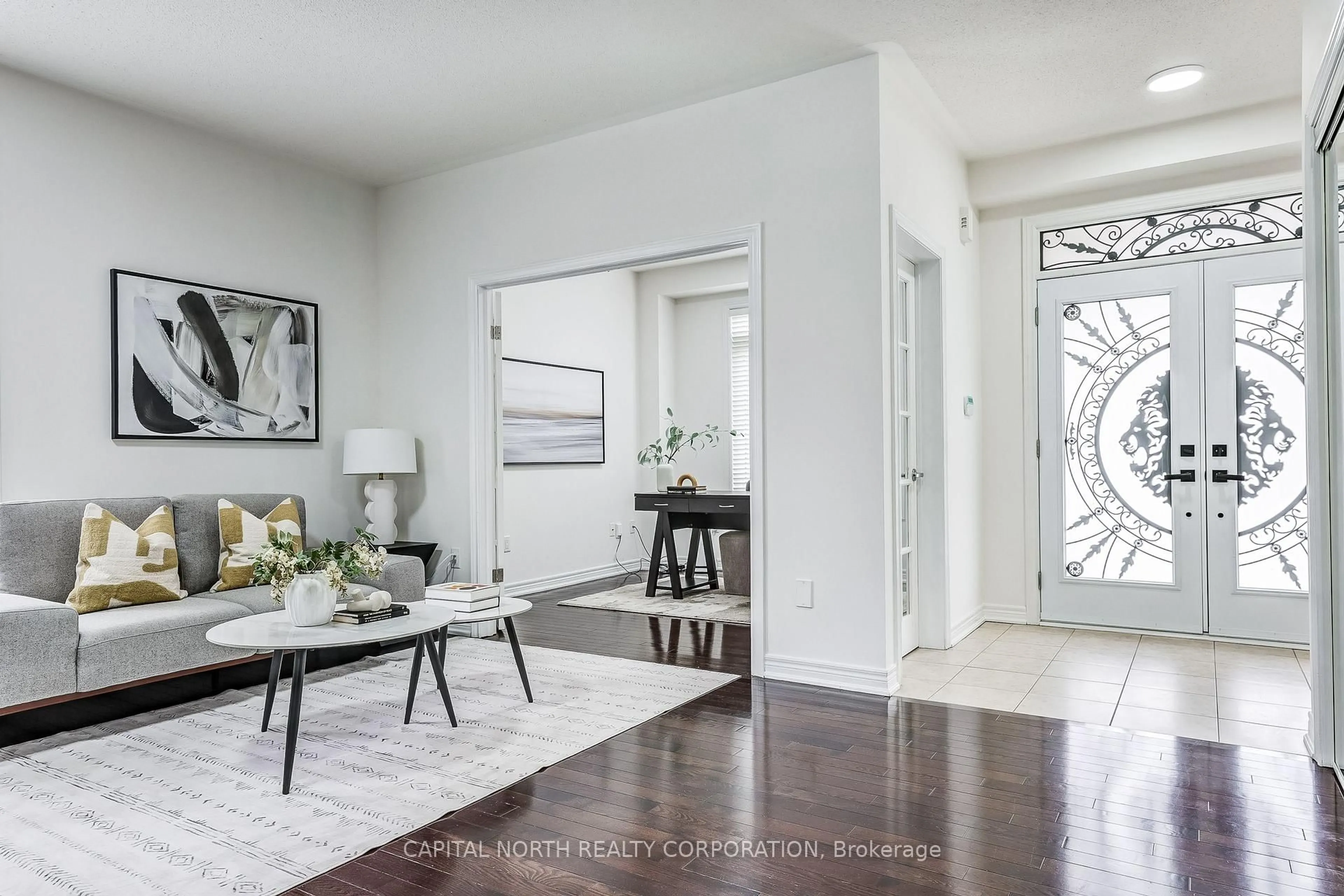 Indoor entryway for 31 Weekes Ave, Richmond Hill Ontario L4E 0N3