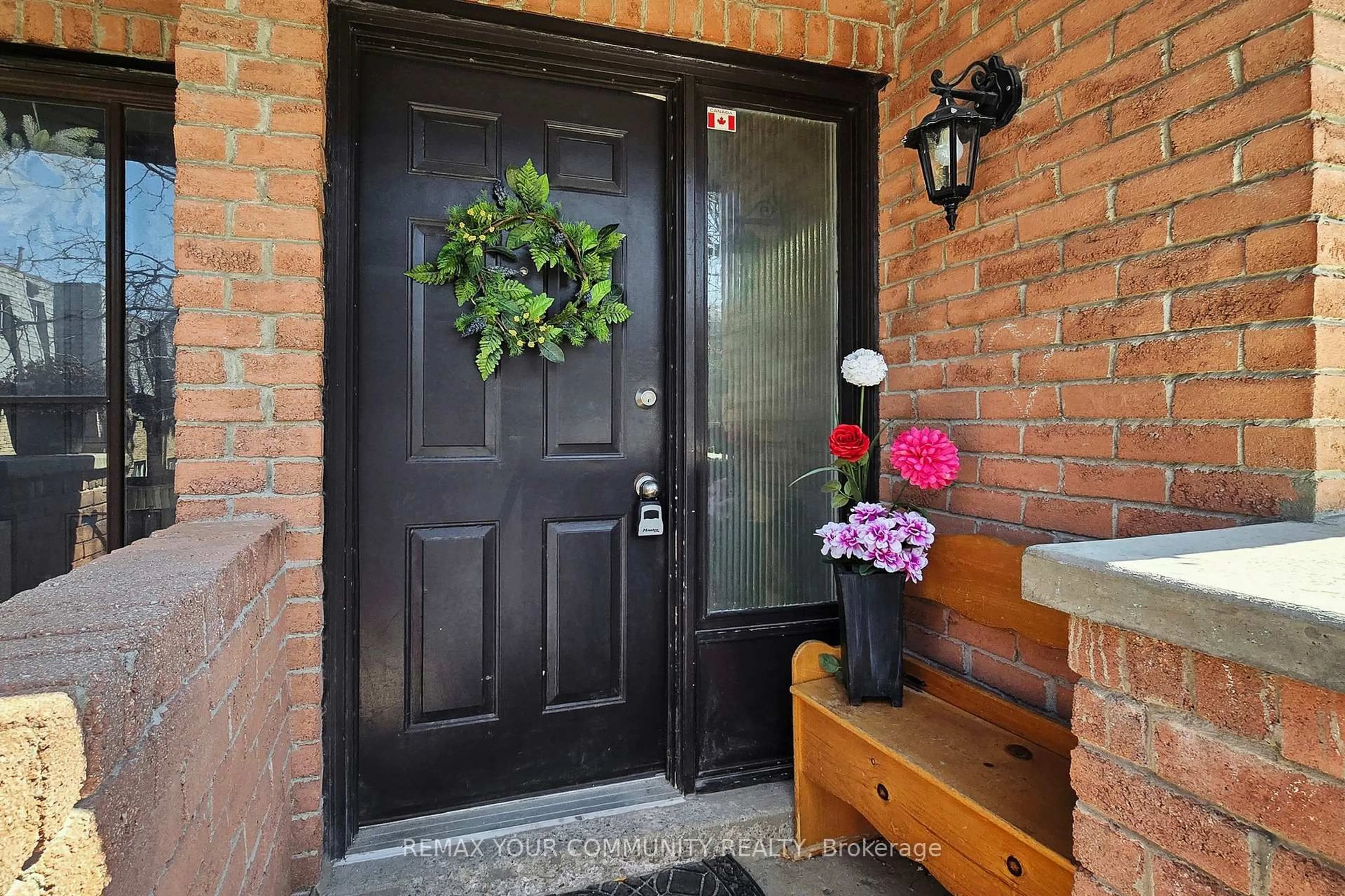 Indoor entryway for 72 Ashglen Way #16, Markham Ontario L3R 3A7