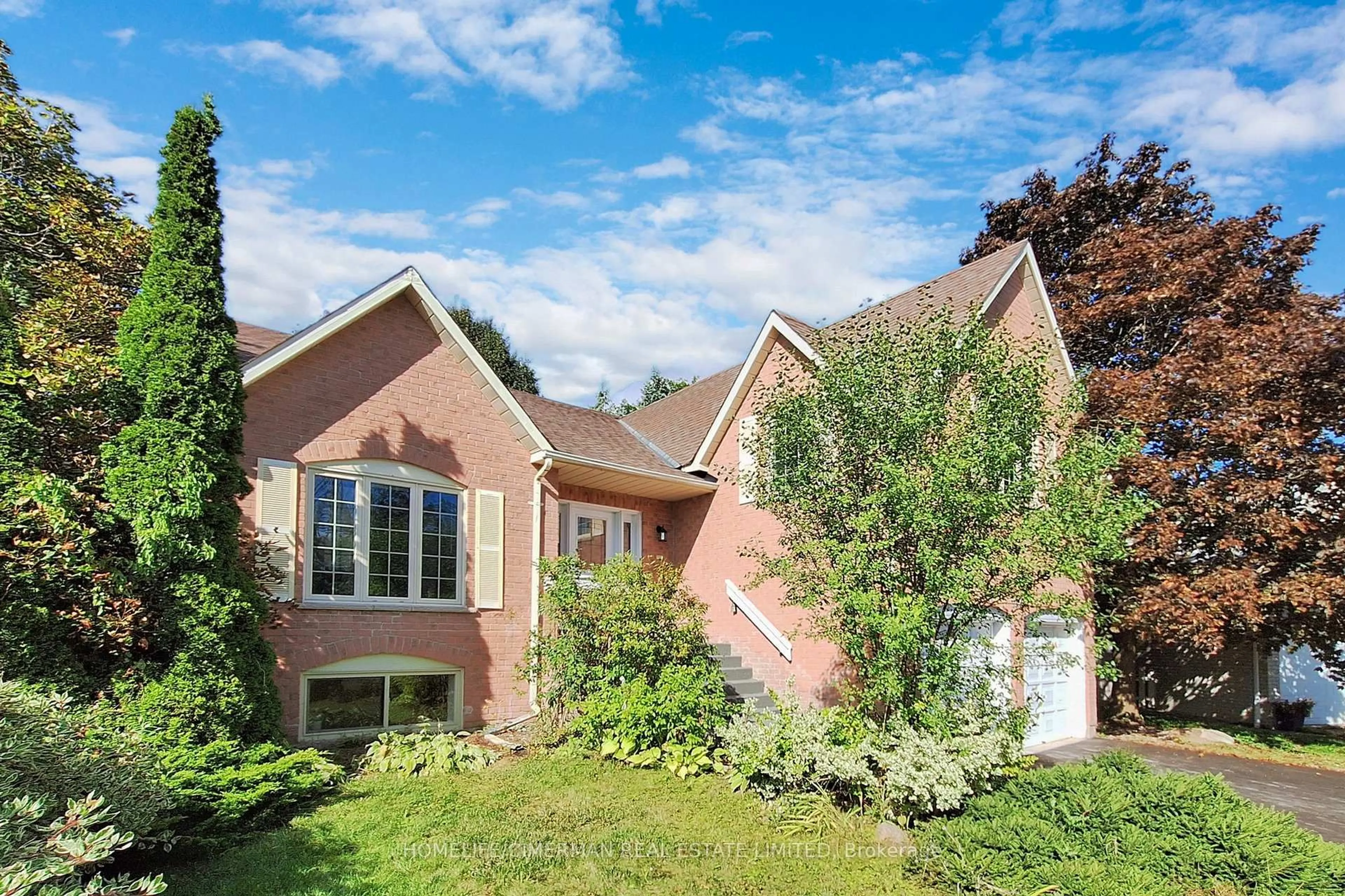 Home with brick exterior material, street for 14 Laurwood Crt, Aurora Ontario L4G 5C2
