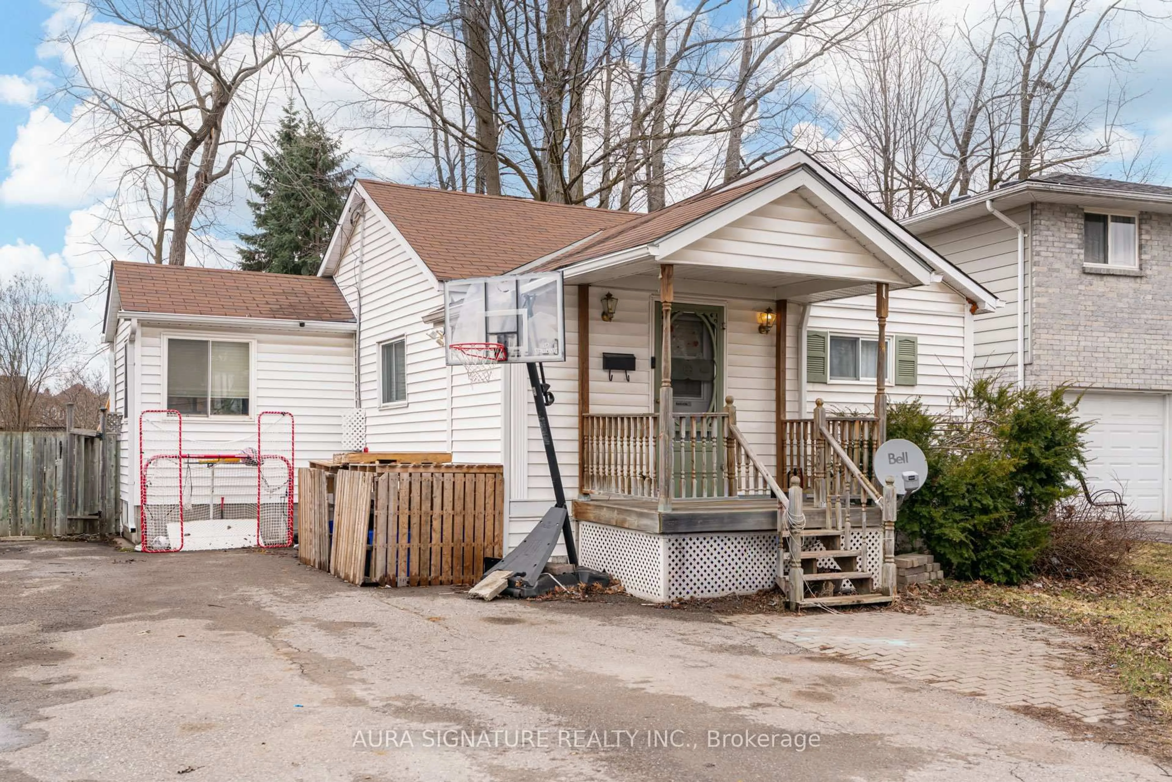 Home with vinyl exterior material, street for 20 Riveredge Dr, Georgina Ontario L4P 2N9