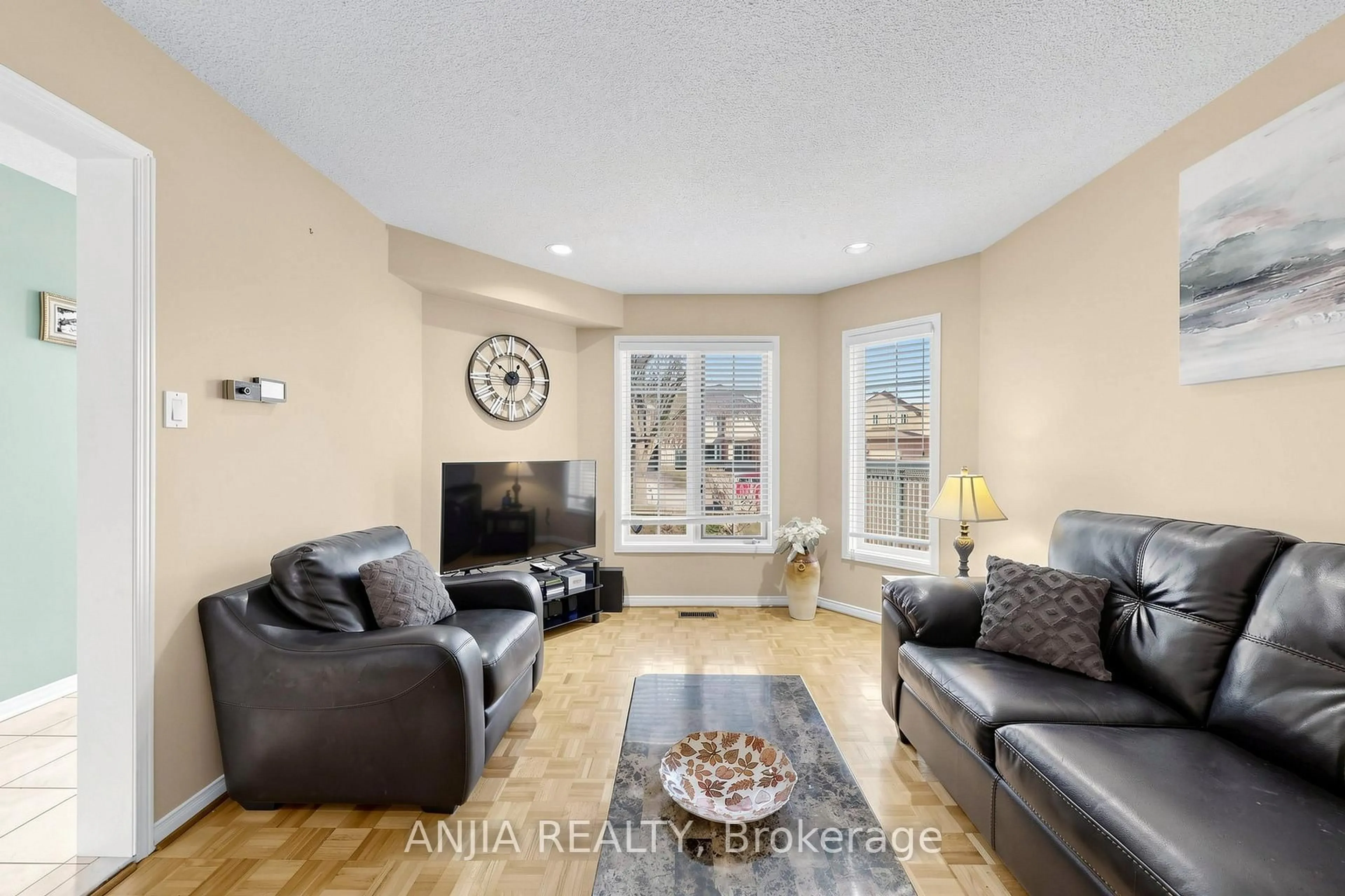 Living room with furniture, unknown for 84 Havagal Cres, Markham Ontario L3P 7G5