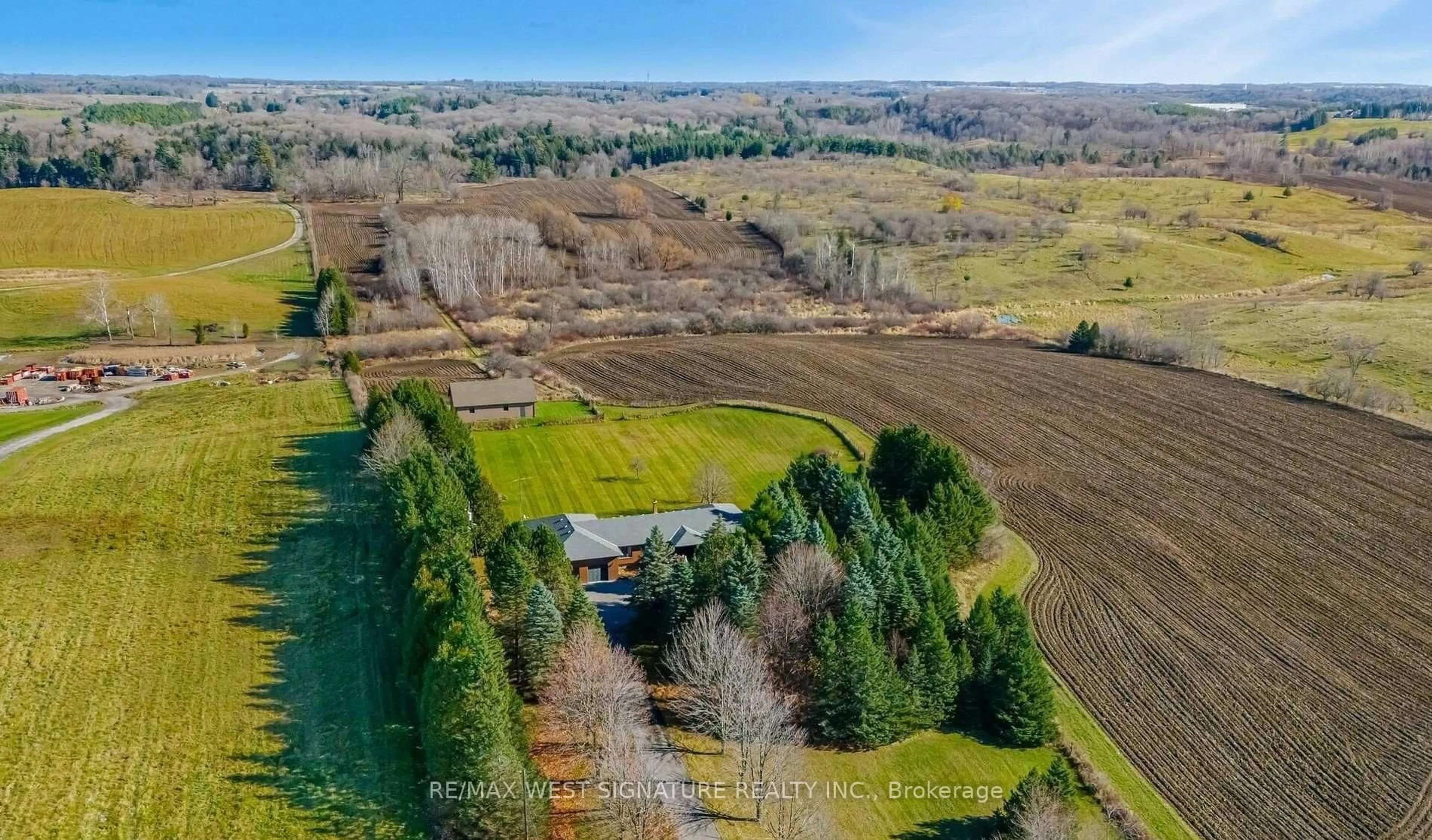 A pic from outside/outdoor area/front of a property/back of a property/a pic from drone, unknown for 13485 8th Concession, King Ontario L7B 1K4