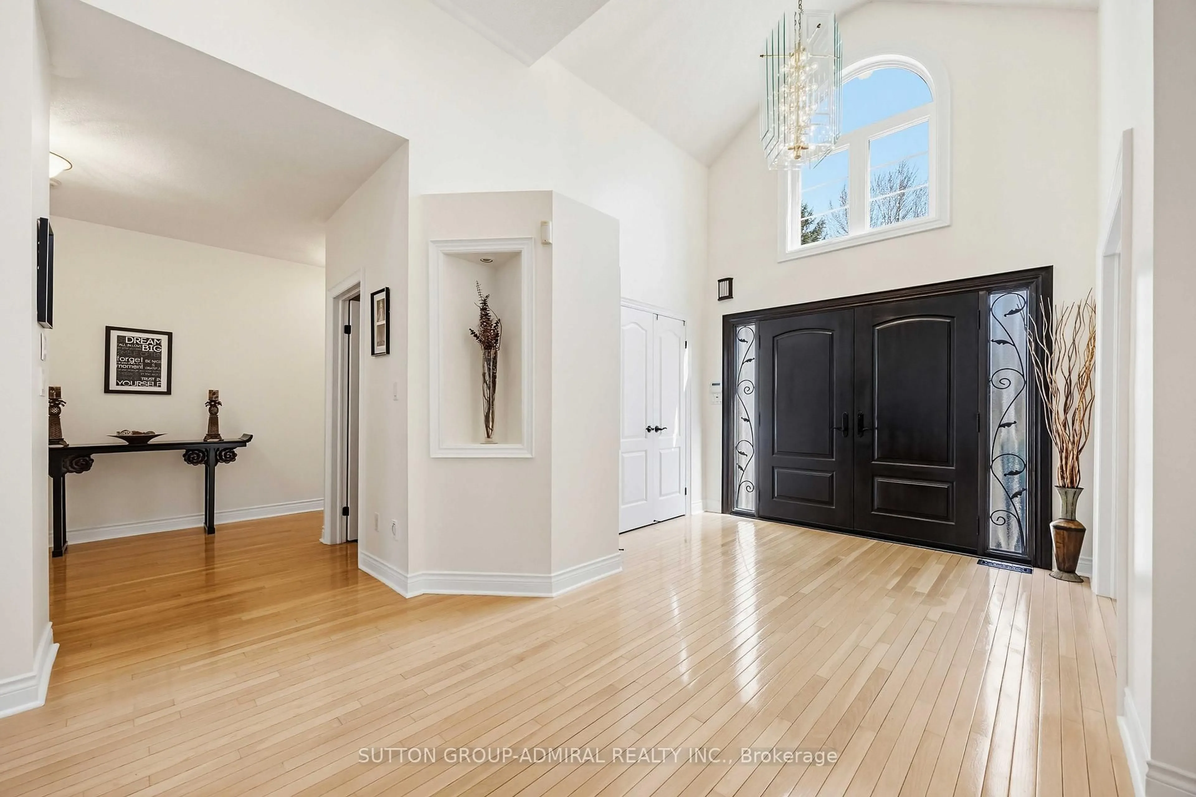 Indoor entryway for 71 Glacier Crt, Vaughan Ontario L6A 2V3