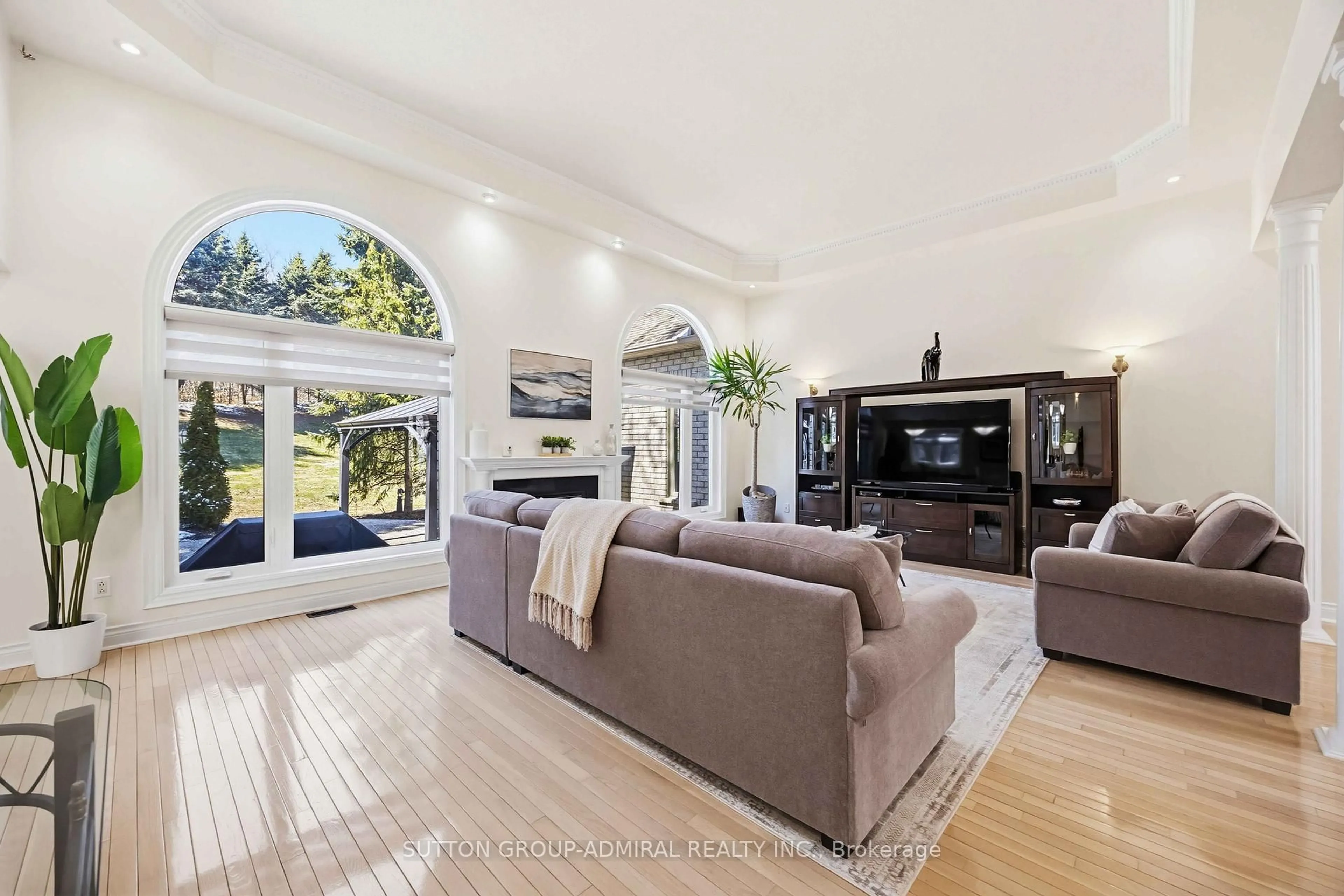 Living room with furniture, unknown for 71 Glacier Crt, Vaughan Ontario L6A 2V3