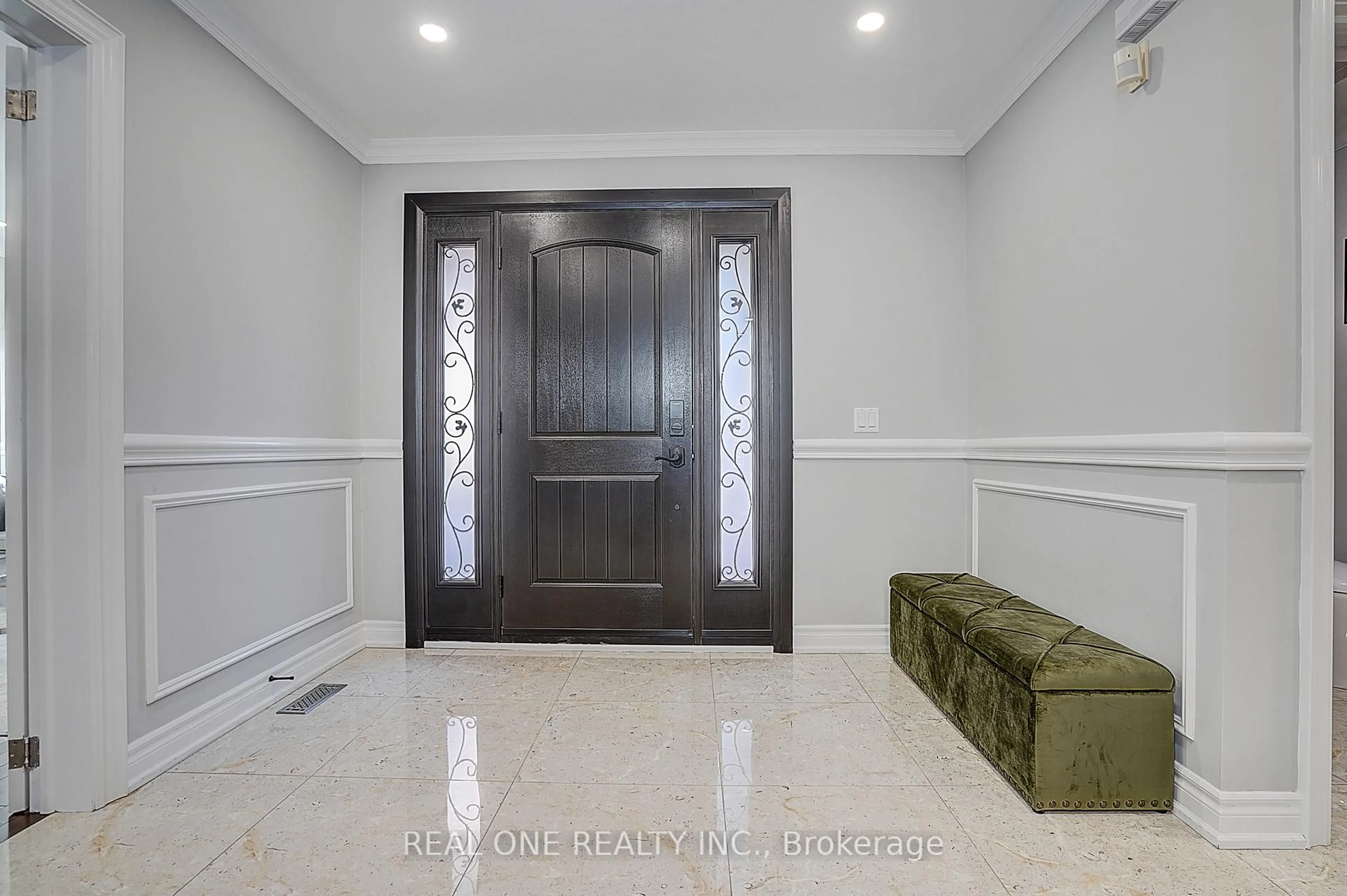 Indoor entryway for 4 Casson Pl, Markham Ontario L3R 0G2