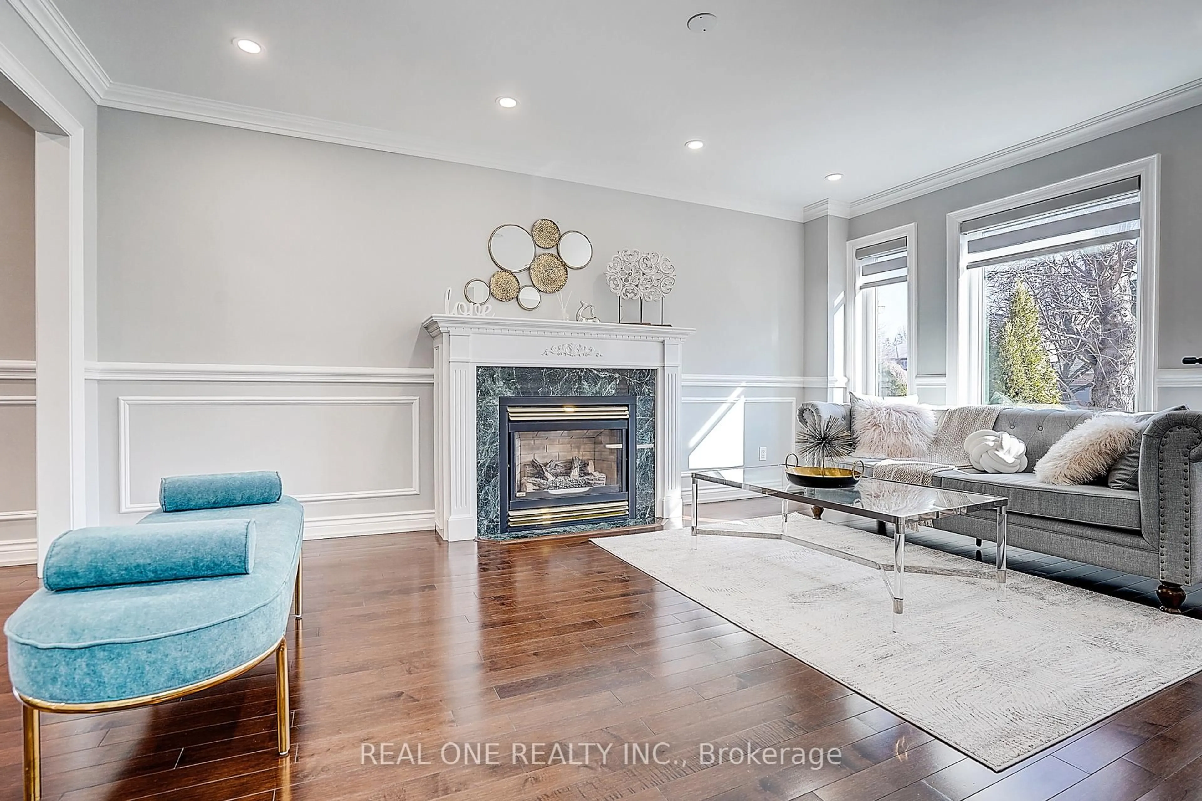 Living room with furniture, unknown for 4 Casson Pl, Markham Ontario L3R 0G2