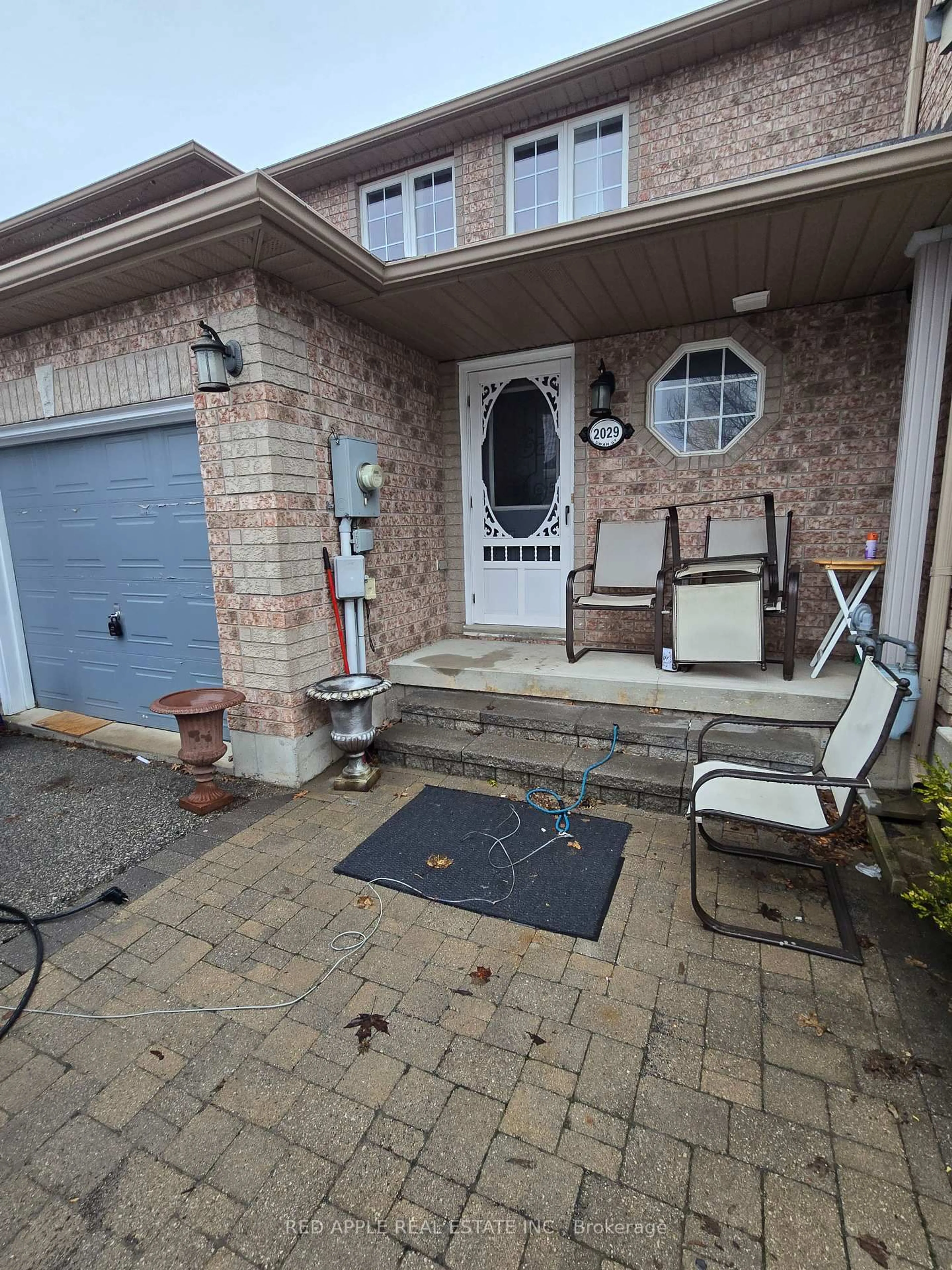 Unknown for 2029 Swan St, Innisfil Ontario L9S 0B5
