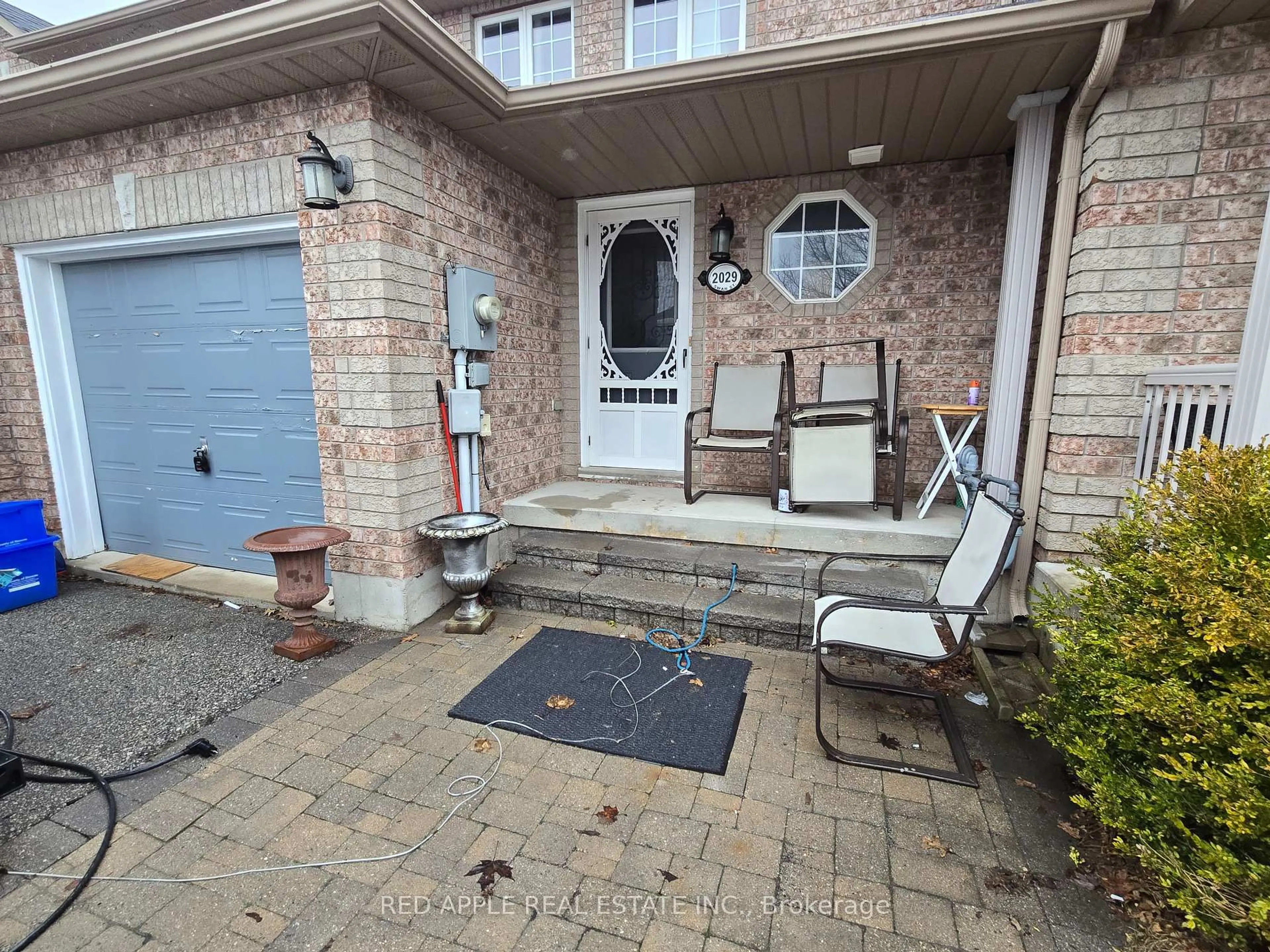 Unknown for 2029 Swan St, Innisfil Ontario L9S 0B5