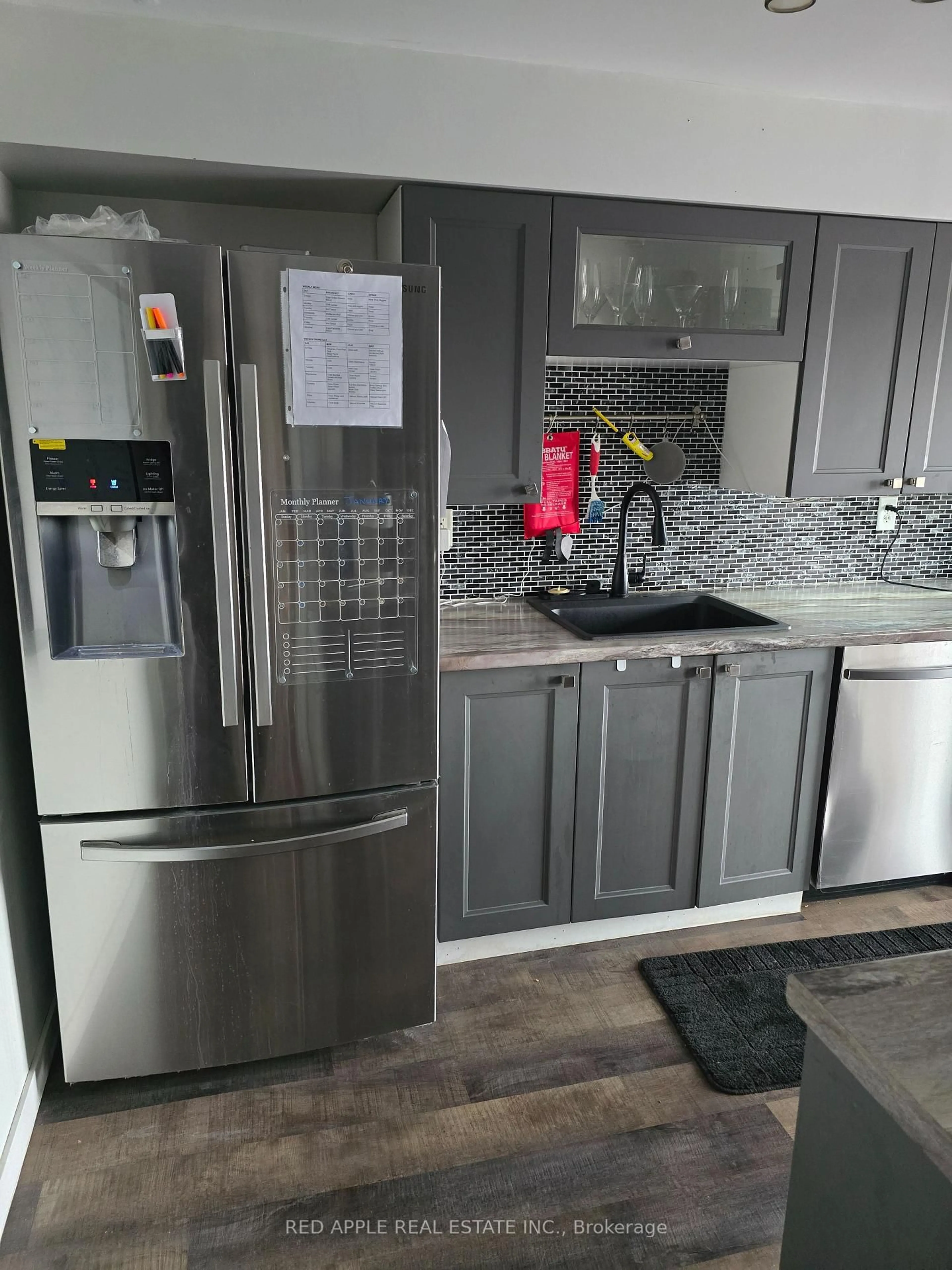 Unknown for 2029 Swan St, Innisfil Ontario L9S 0B5