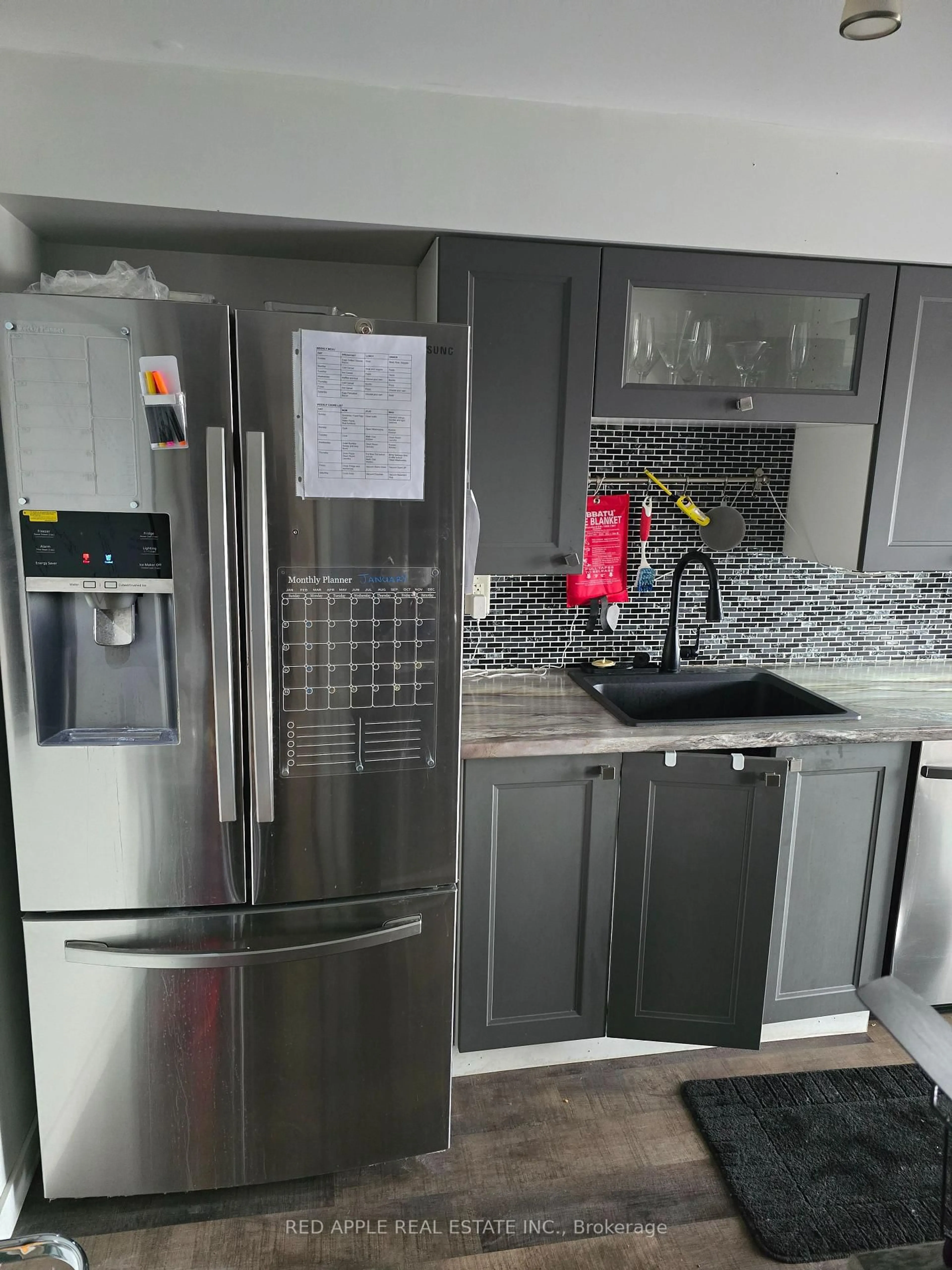 Standard kitchen, unknown for 2029 Swan St, Innisfil Ontario L9S 0B5