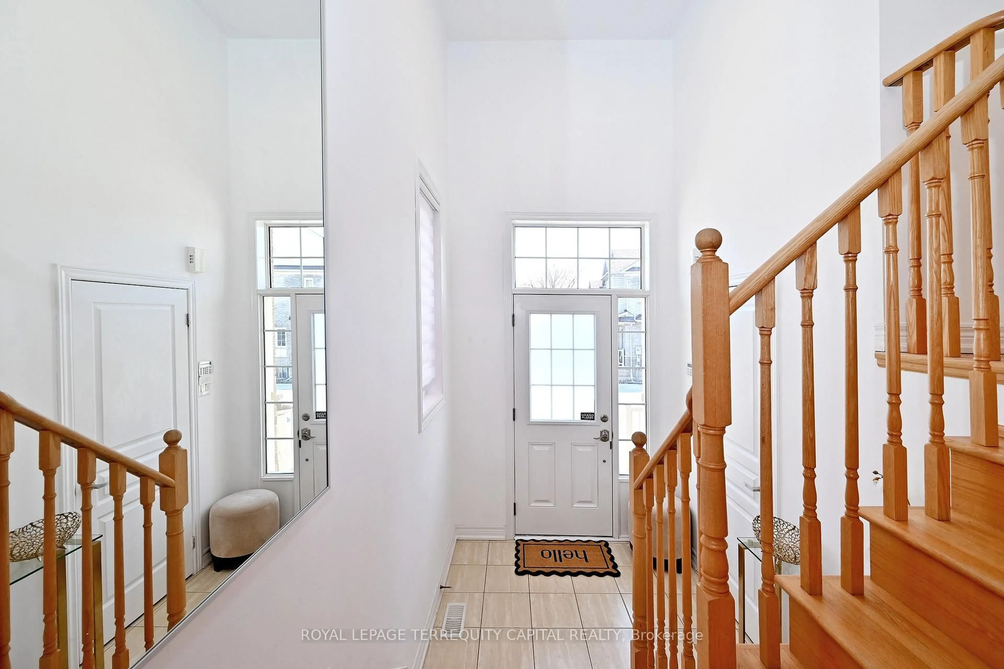 Indoor foyer for 77 Benjamin Hood Cres, Vaughan Ontario L4K 5M7