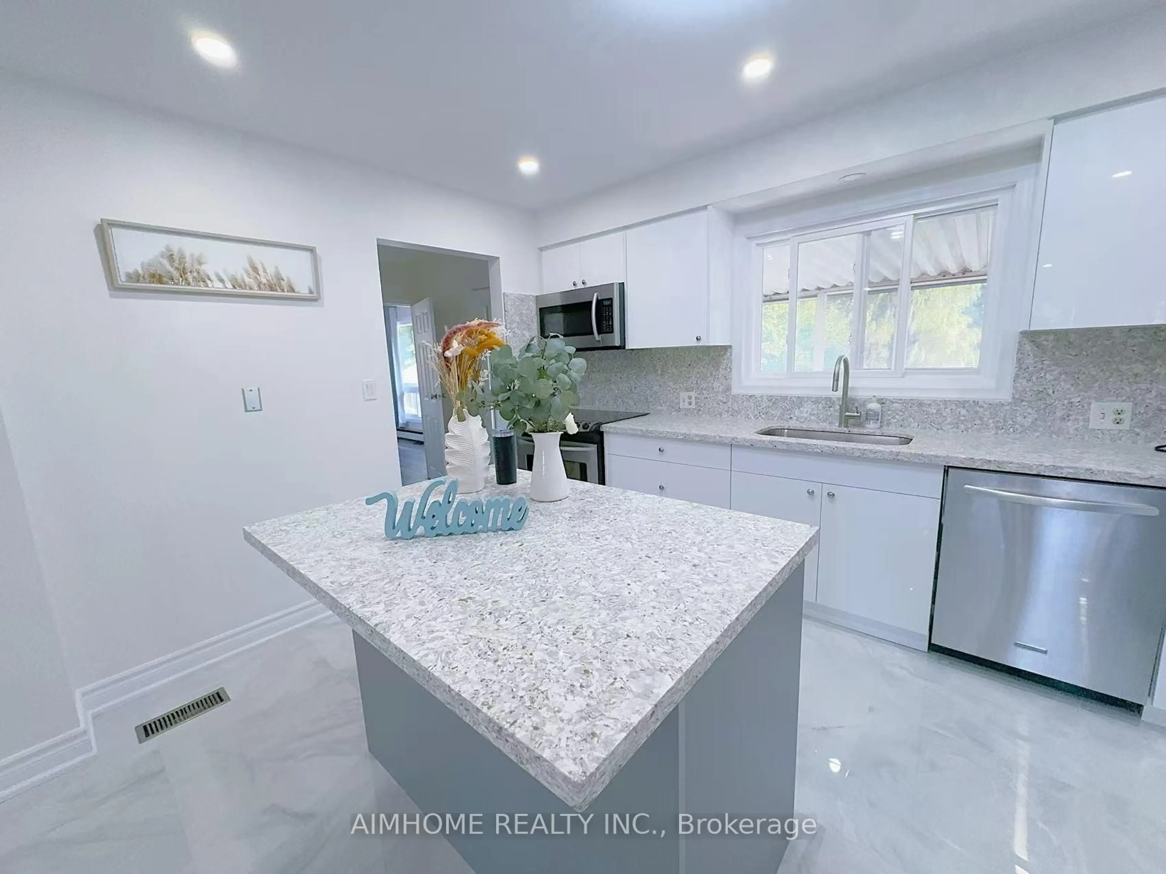 Open concept kitchen, ceramic/tile floor for 151 Riveredge Dr, Georgina Ontario L4P 2P4