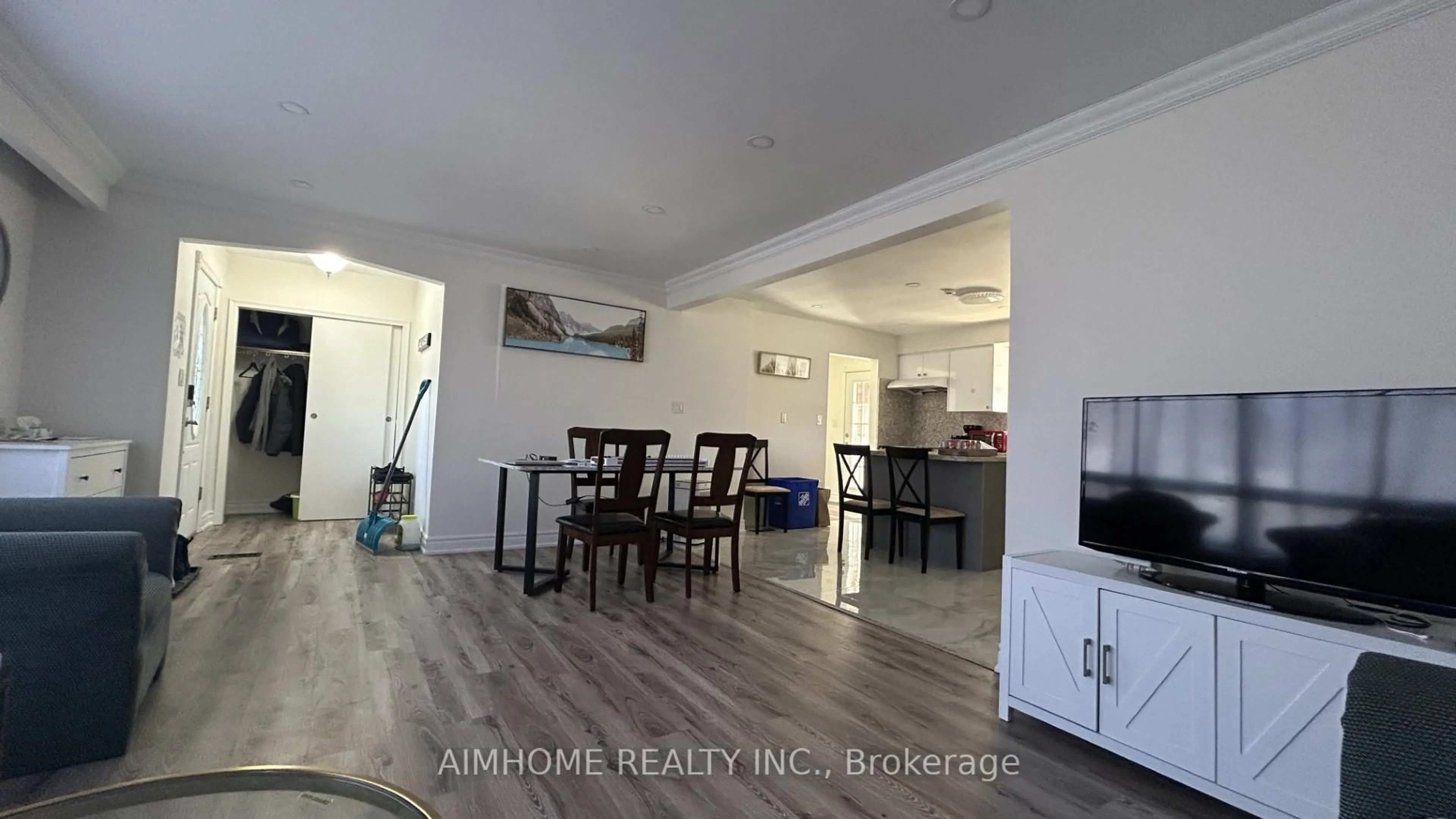 A pic of a room for 151 Riveredge Dr, Georgina Ontario L4P 2P4