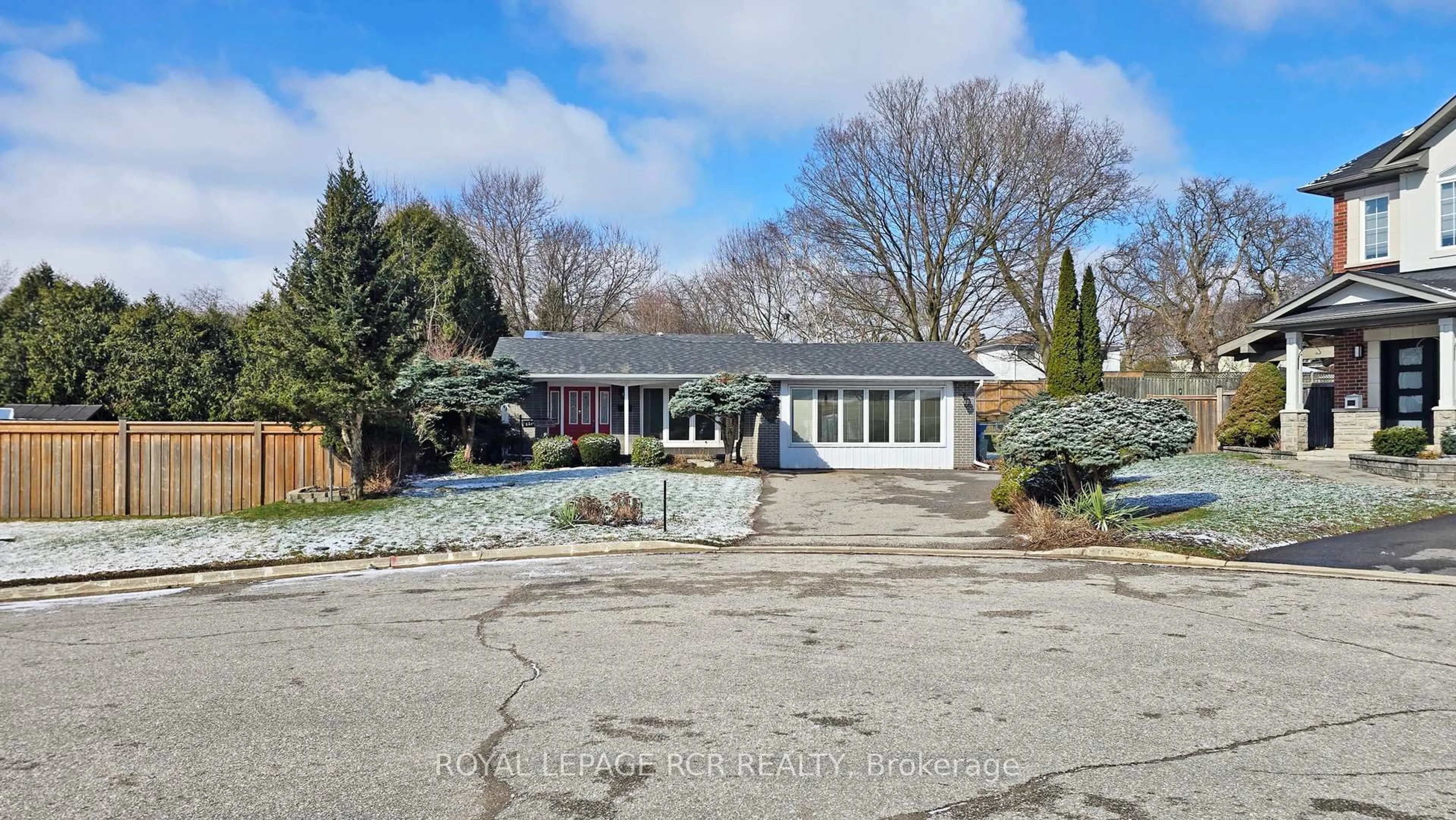 Unknown for 827 Legge Crt, Newmarket Ontario L3Y 3J1