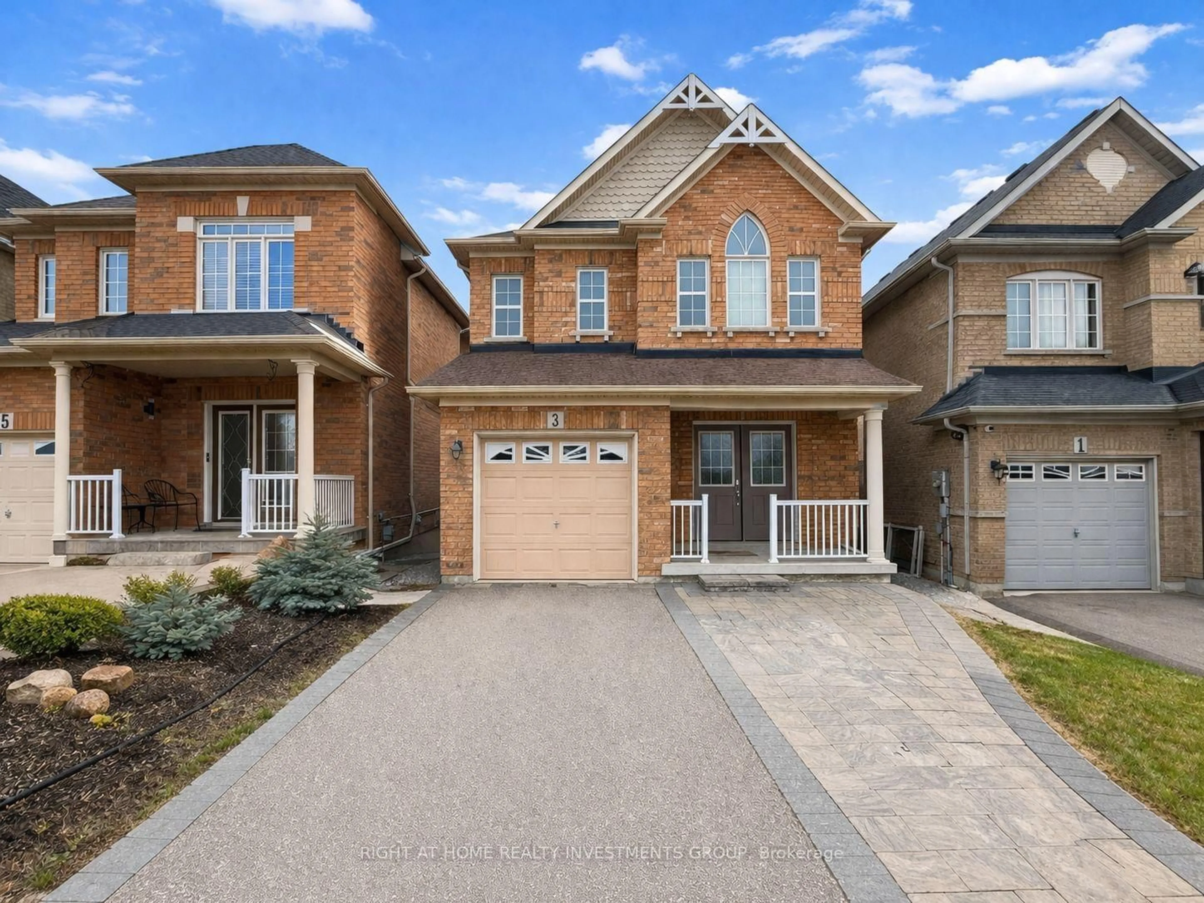 Home with brick exterior material, street for 3 Herefordshire Cres, East Gwillimbury Ontario L9N 0B7