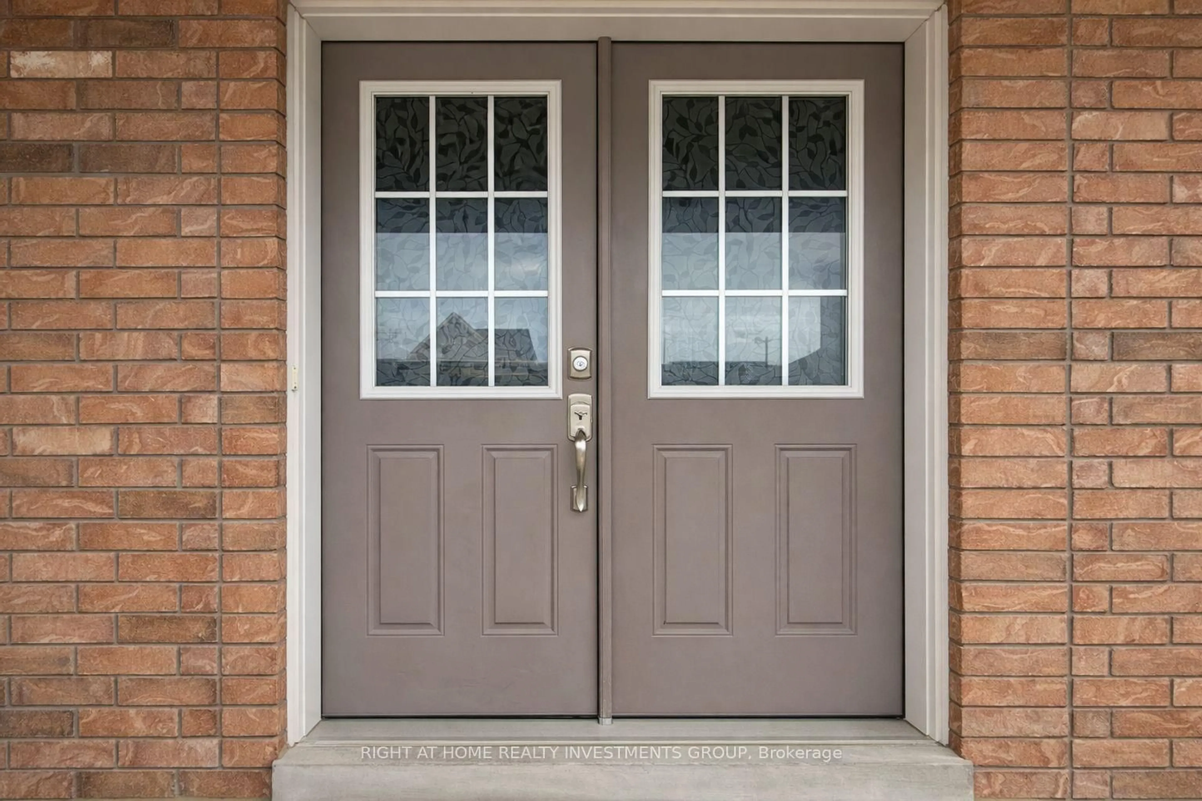 Indoor entryway for 3 Herefordshire Cres, East Gwillimbury Ontario L9N 0B7