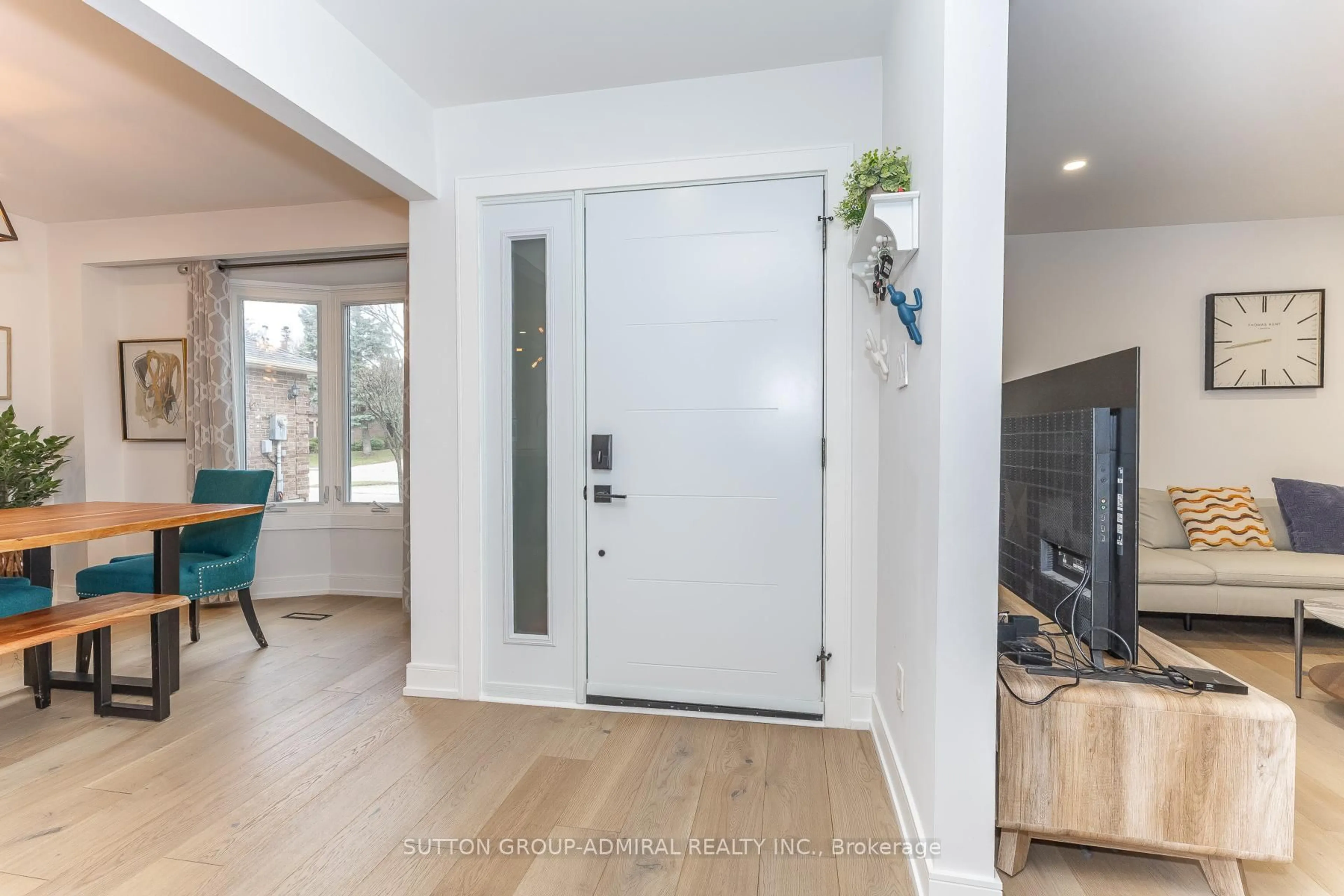 Indoor entryway for 37 Spring Gate Blvd, Vaughan Ontario L4J 3C9