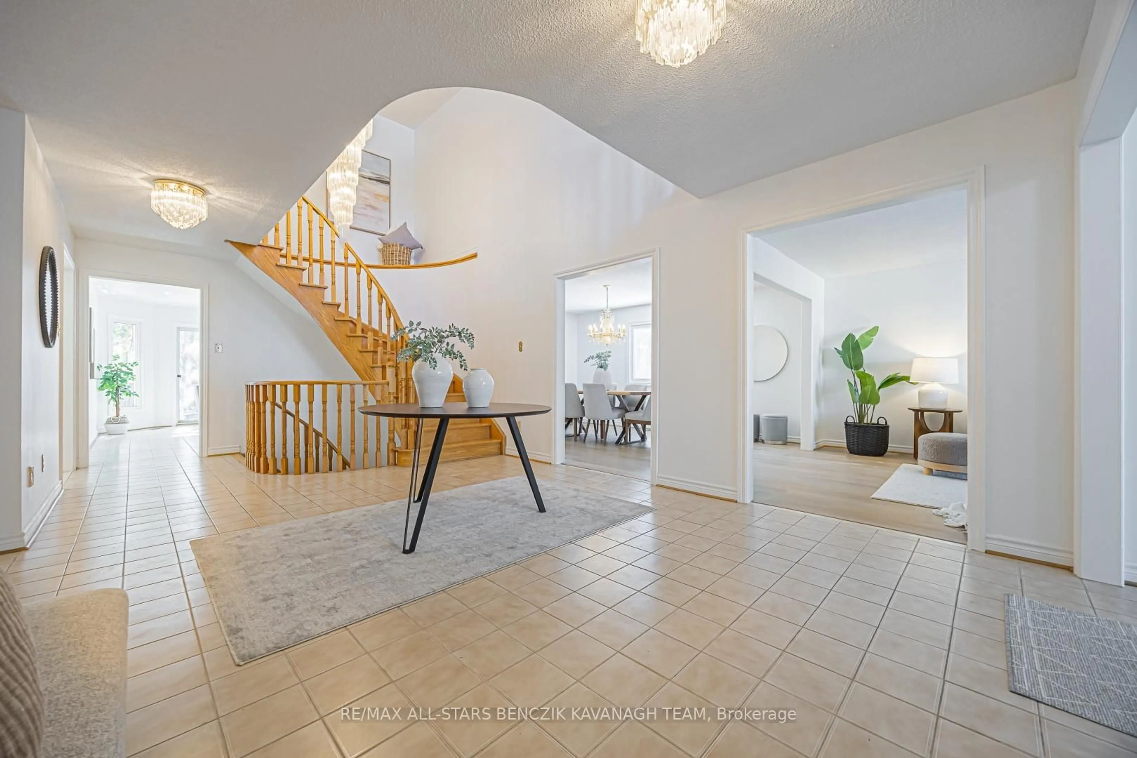 Indoor foyer for 57 Highglen Ave, Markham Ontario L3R 8R1