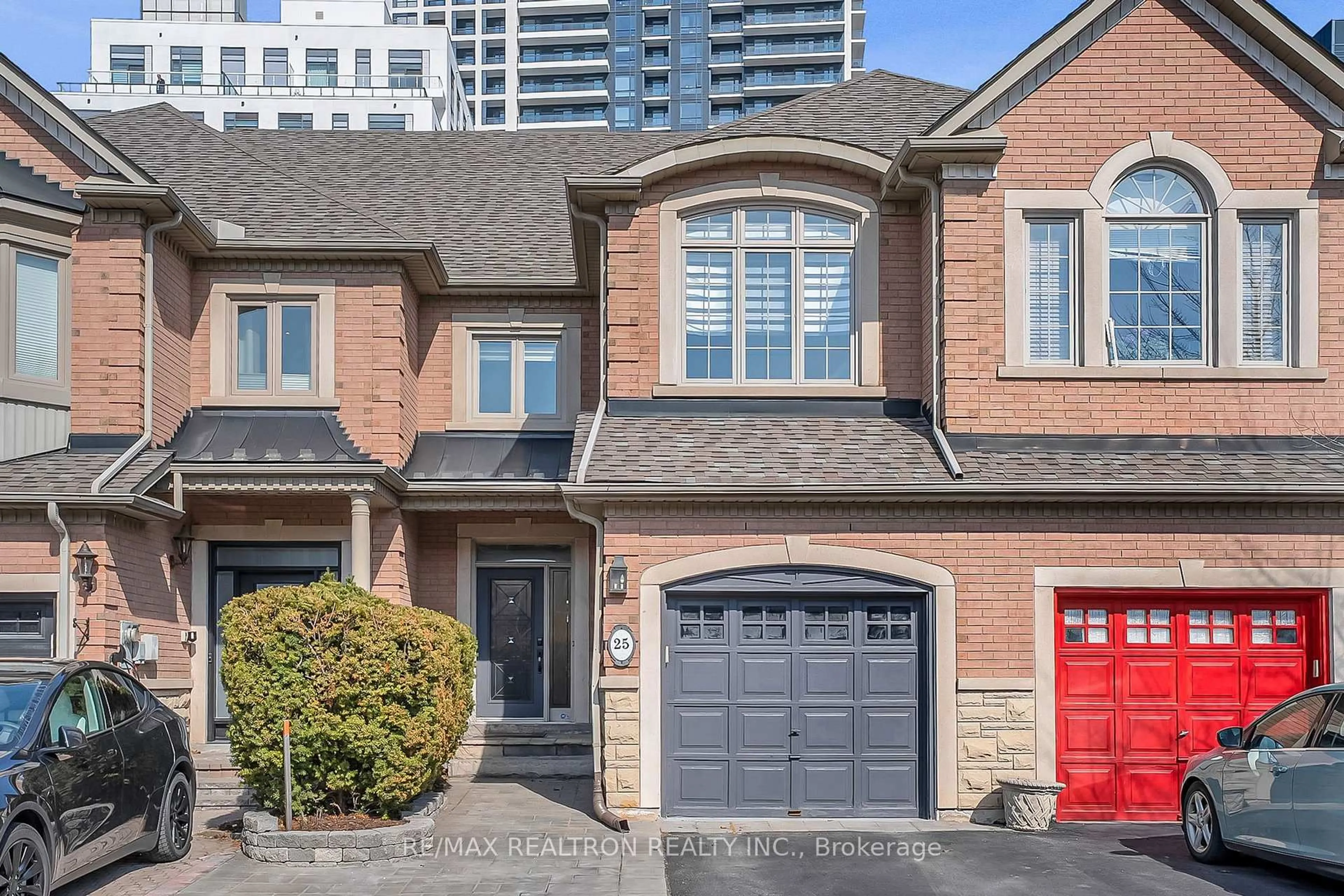 Home with brick exterior material, street for 25 Kingsbridge Circ, Vaughan Ontario L4J 8N8