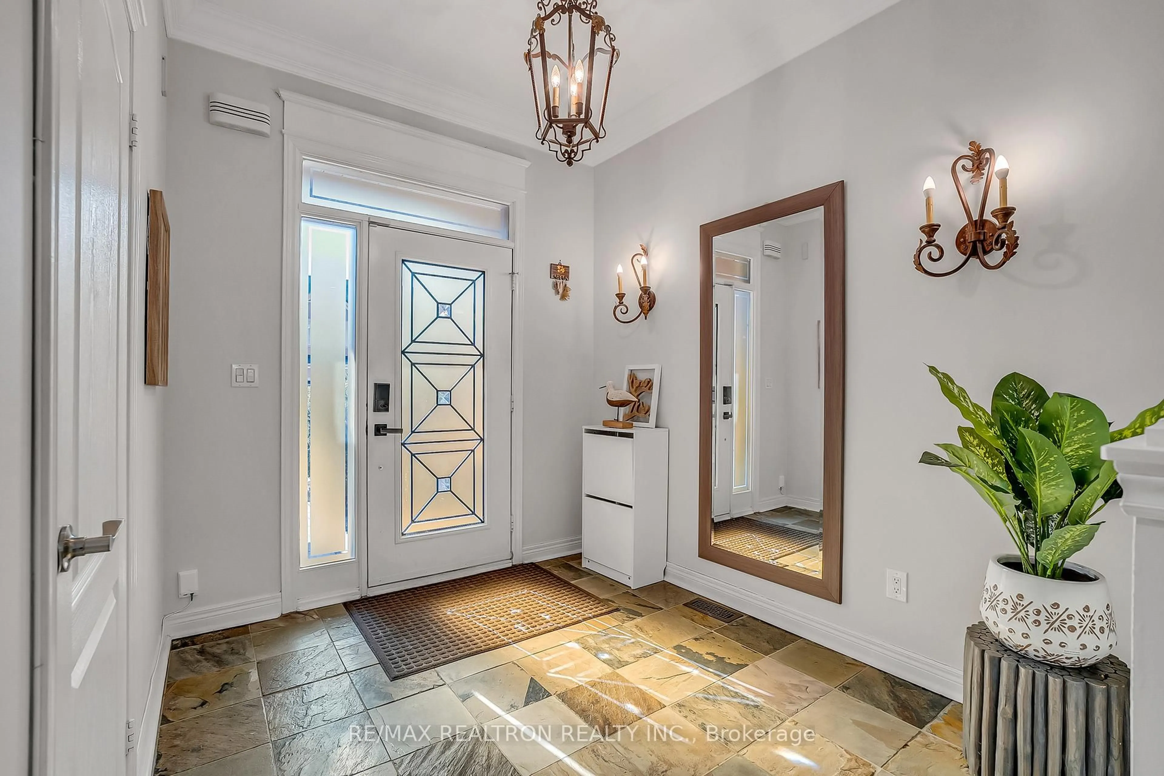 Indoor entryway for 25 Kingsbridge Circ, Vaughan Ontario L4J 8N8