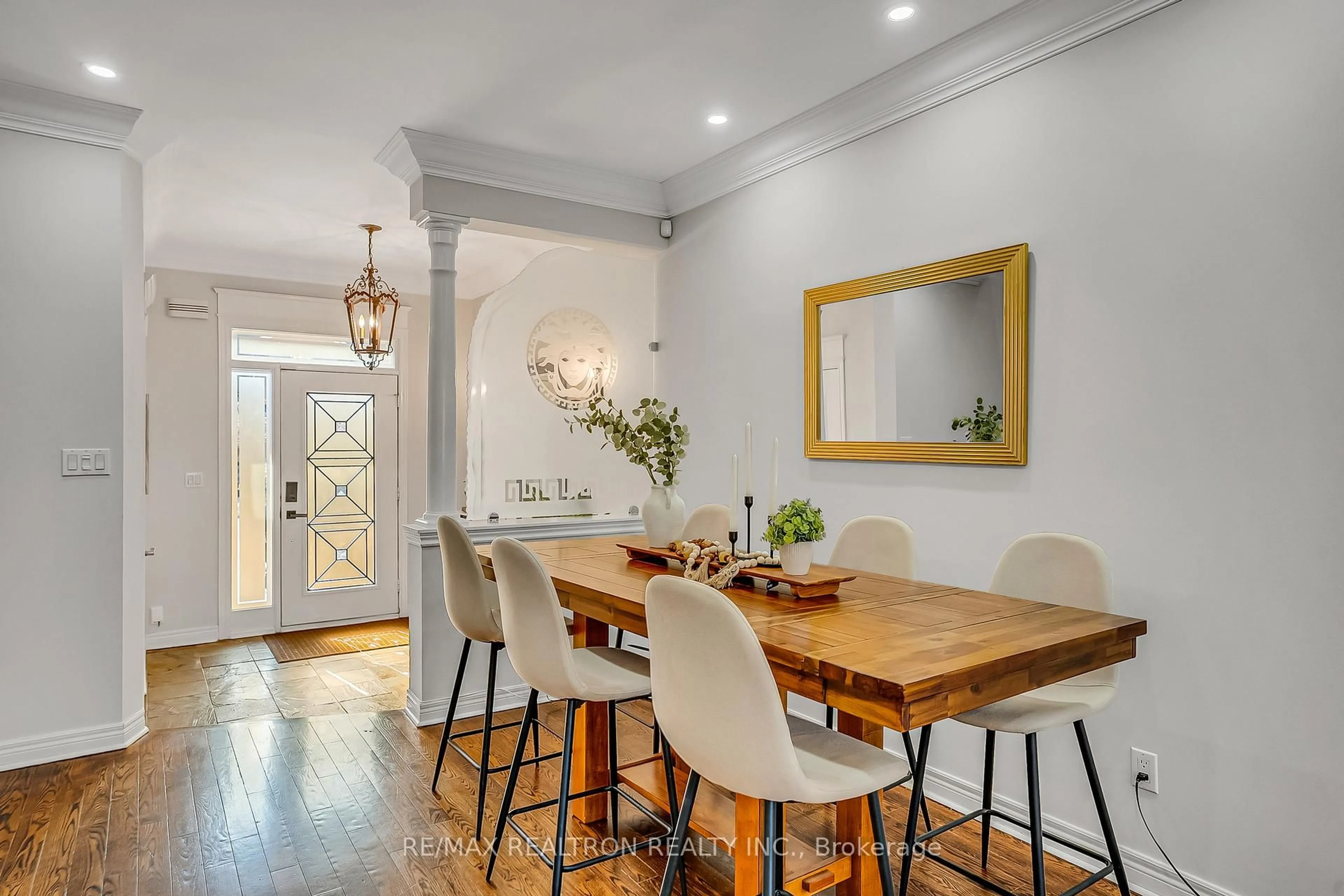 Dining room, wood/laminate floor for 25 Kingsbridge Circ, Vaughan Ontario L4J 8N8