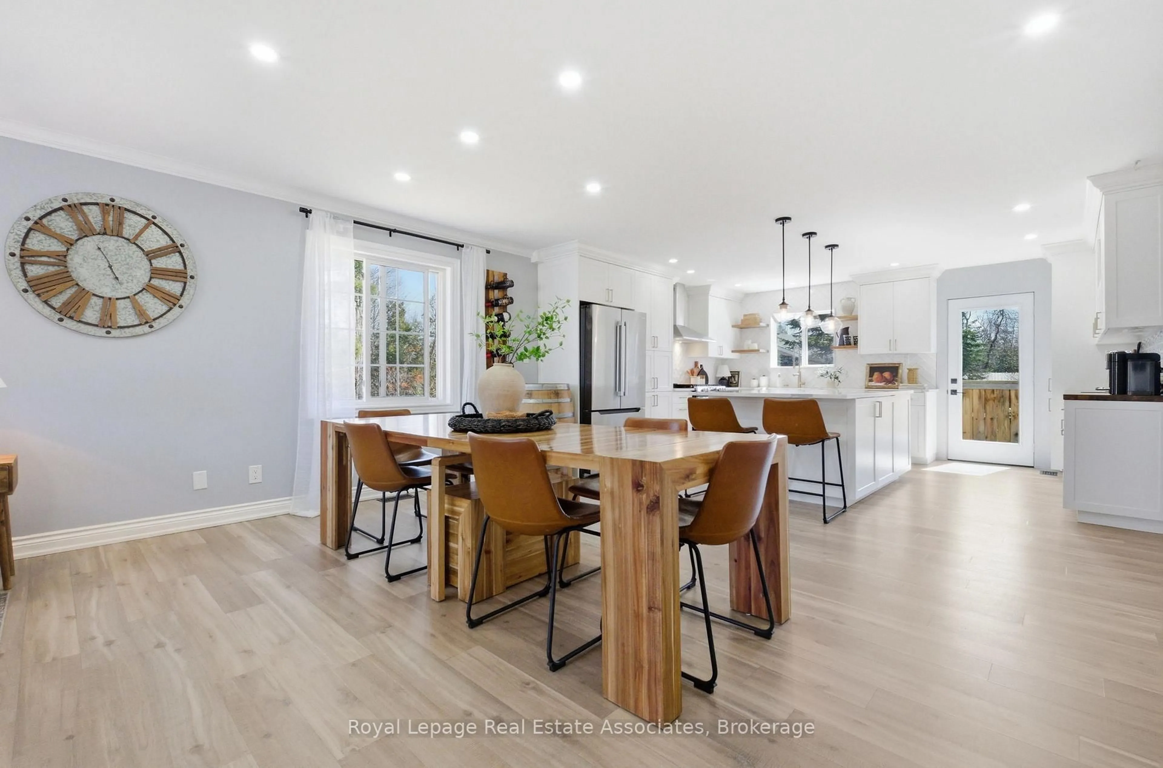 Unknown for 8 Beaverdale Cres, Georgina Ontario L0E 1N0