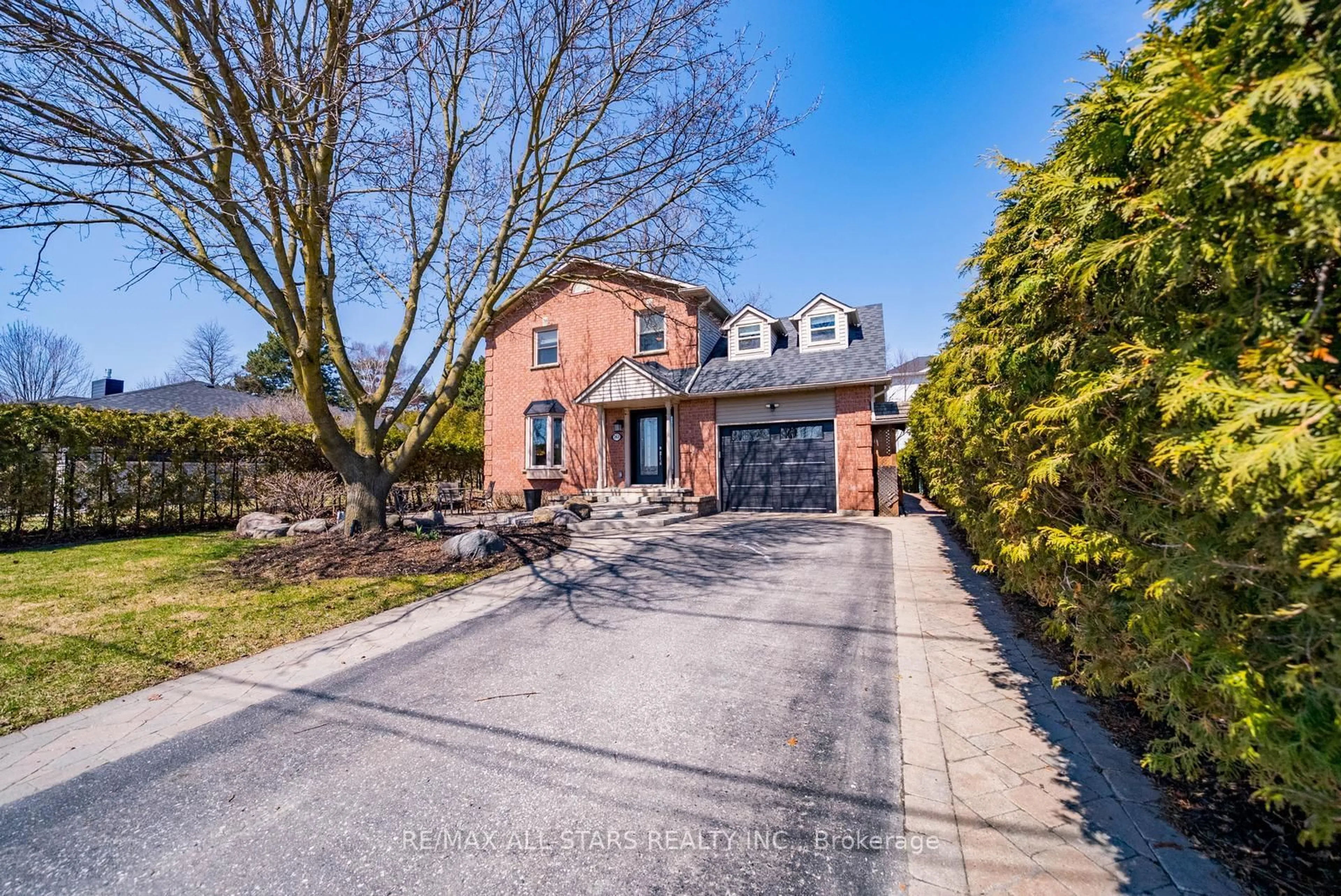 Home with brick exterior material, street for 263 Sunset Blvd, Whitchurch-Stouffville Ontario L4A 3R1