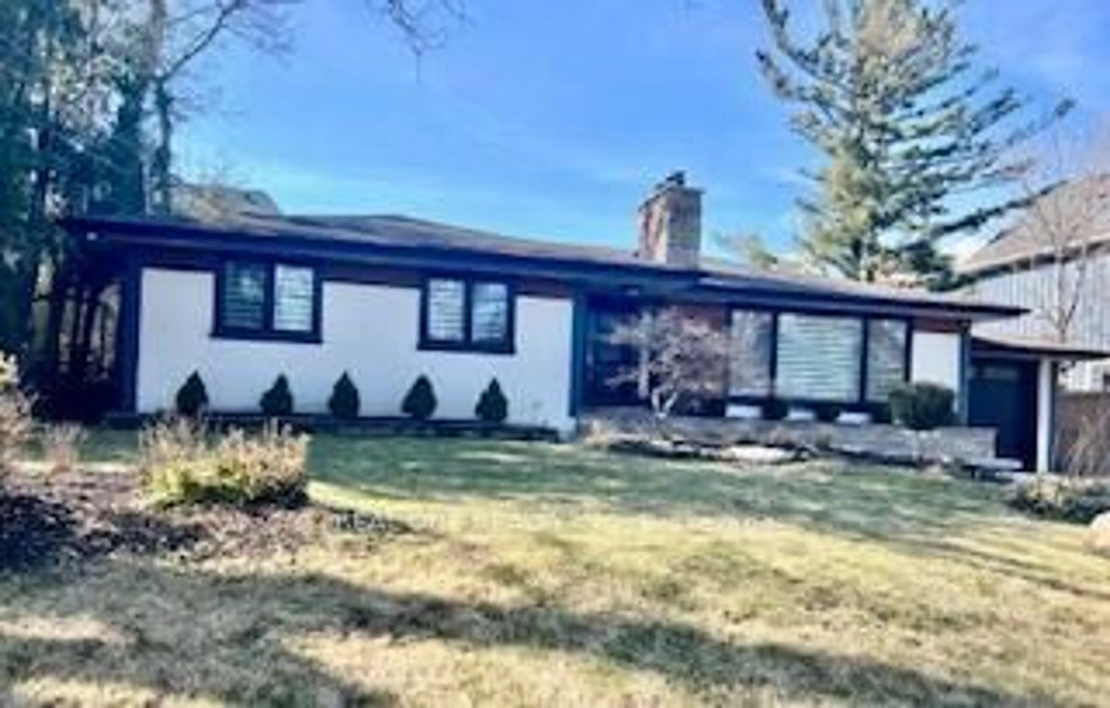 Home with vinyl exterior material, street for 54 Leisure Lane, Richmond Hill Ontario L4C 4X1