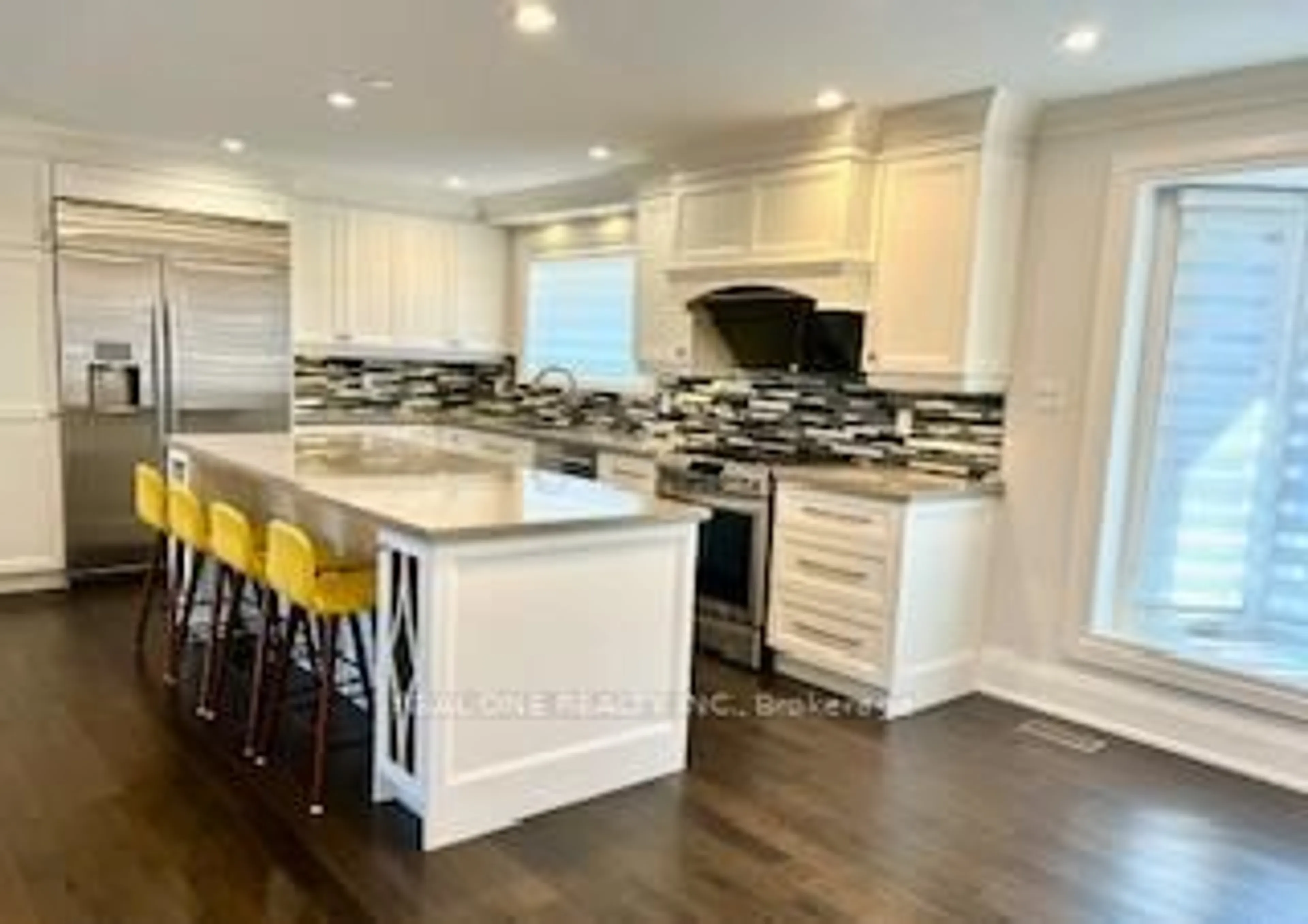 Open concept kitchen, unknown for 54 Leisure Lane, Richmond Hill Ontario L4C 4X1