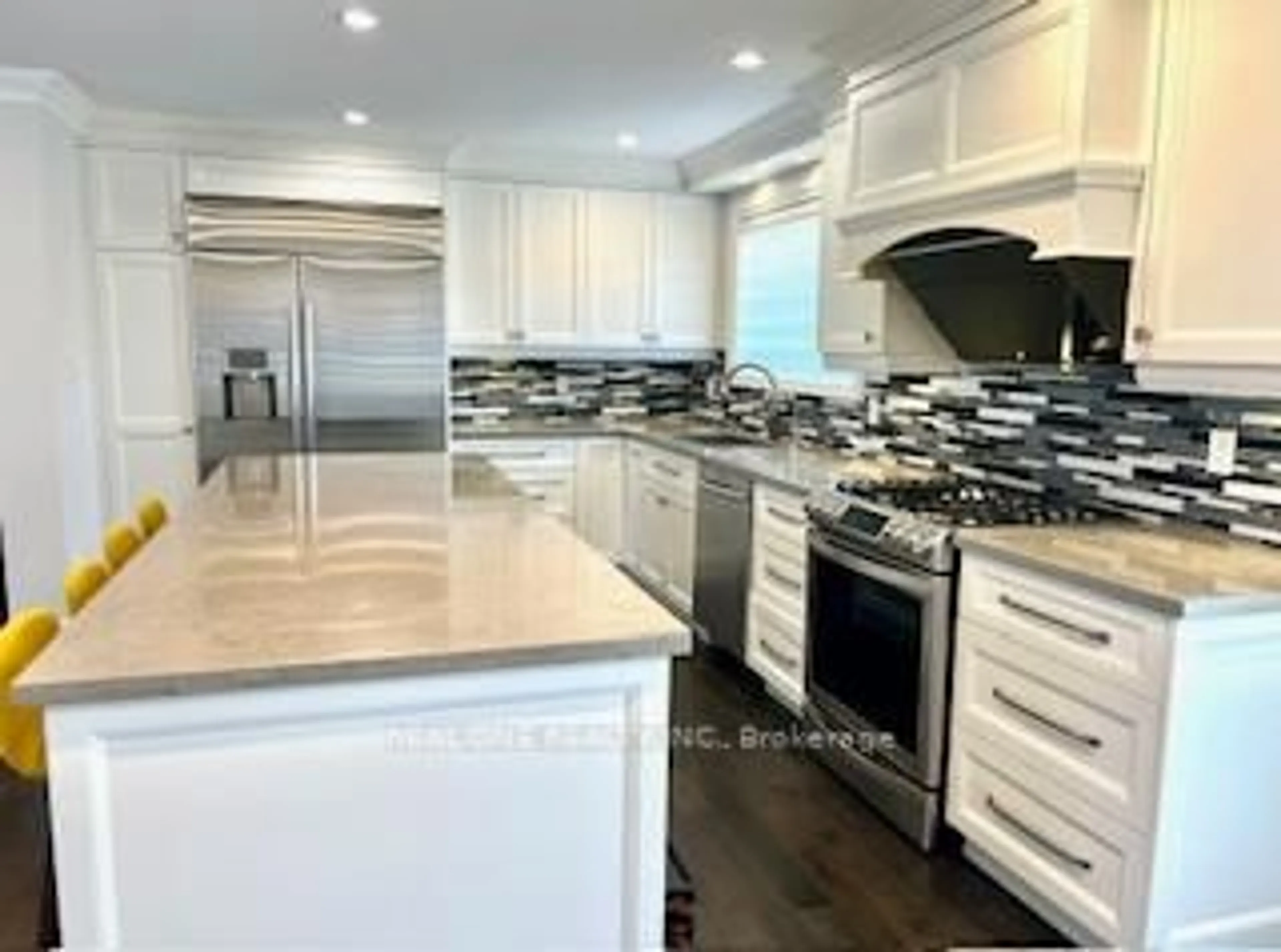 Open concept kitchen, ceramic/tile floor for 54 Leisure Lane, Richmond Hill Ontario L4C 4X1