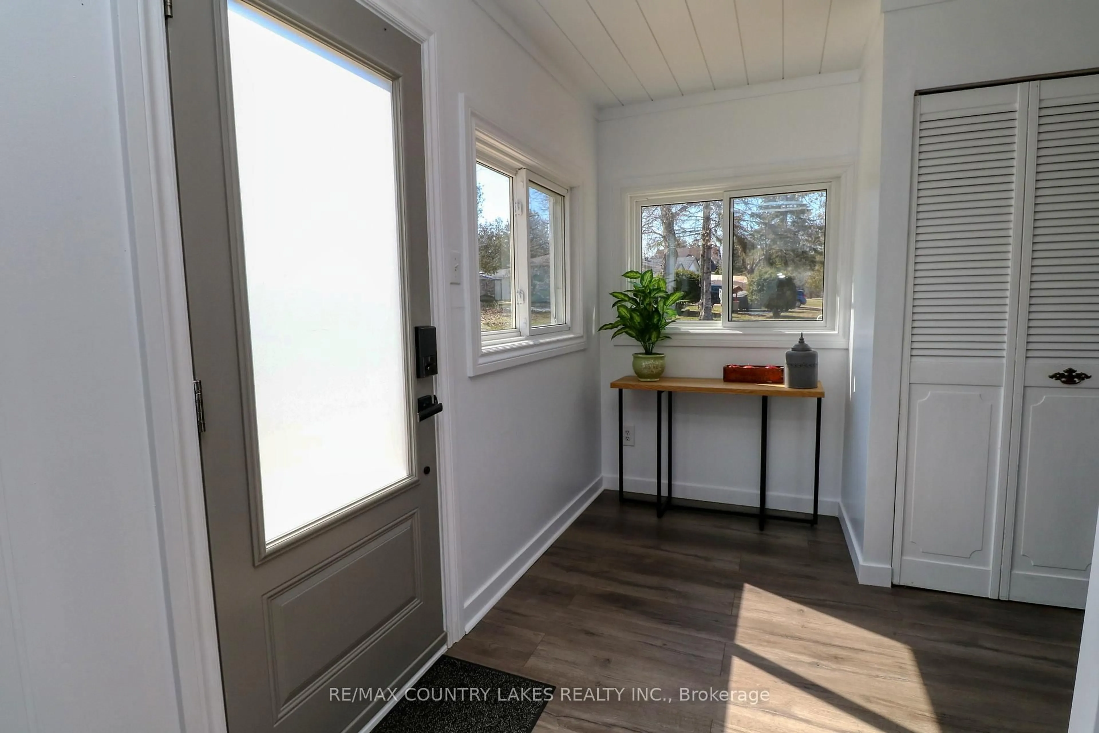 Indoor entryway for 379 Church St, Brock Ontario L0K 1A0