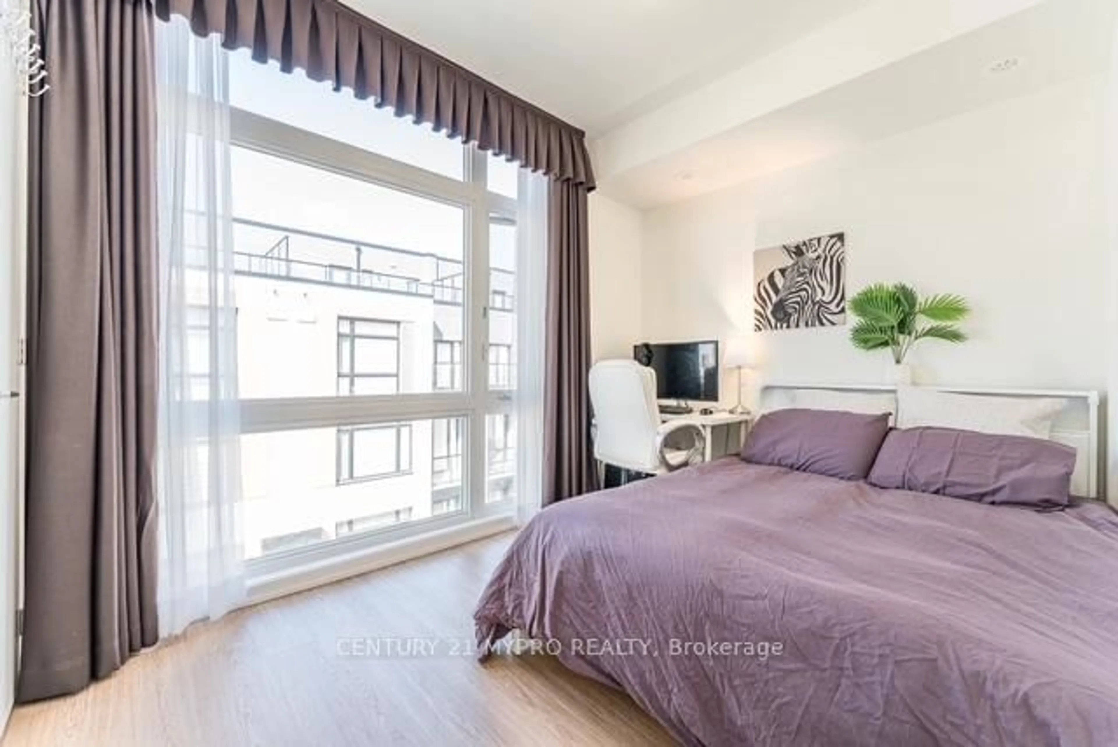 Bedroom with bed, wood/laminate floor for 14 David Eyer Rd #1007, Richmond Hill Ontario L4S 0N4