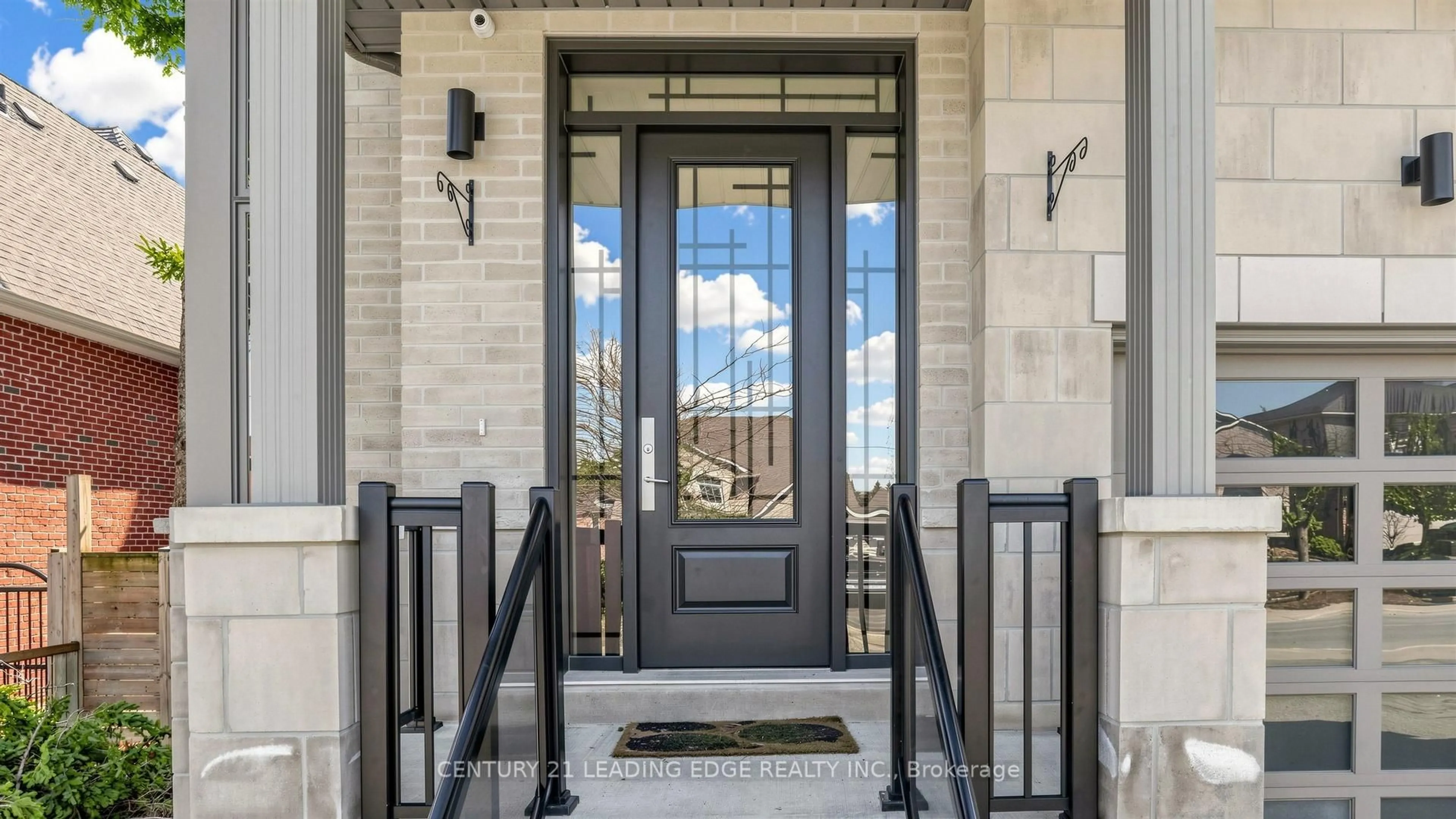 Indoor entryway for 27 Poplar Dr, Richmond Hill Ontario L4E 2Y4
