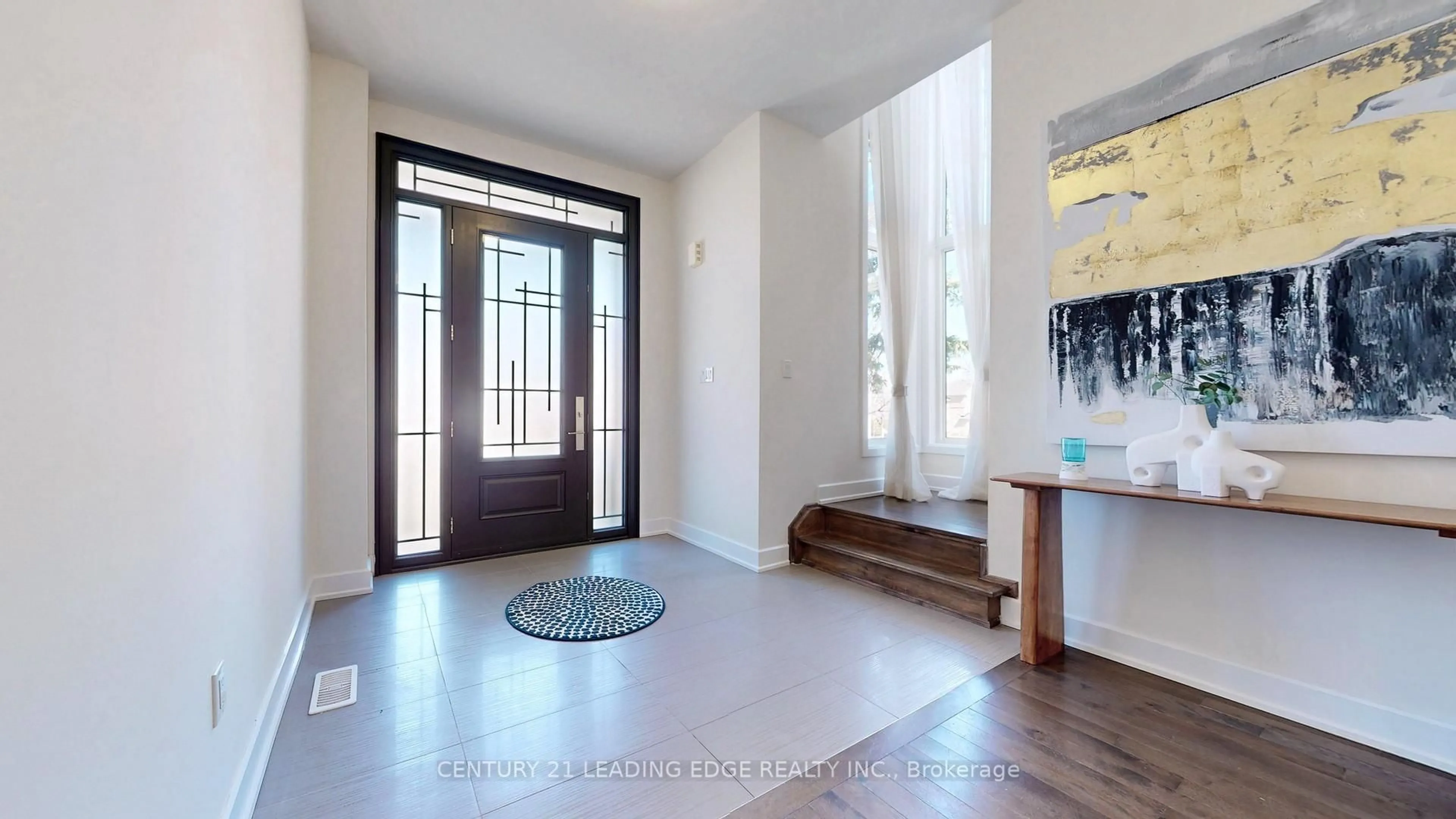 Indoor entryway for 27 Poplar Dr, Richmond Hill Ontario L4E 2Y4