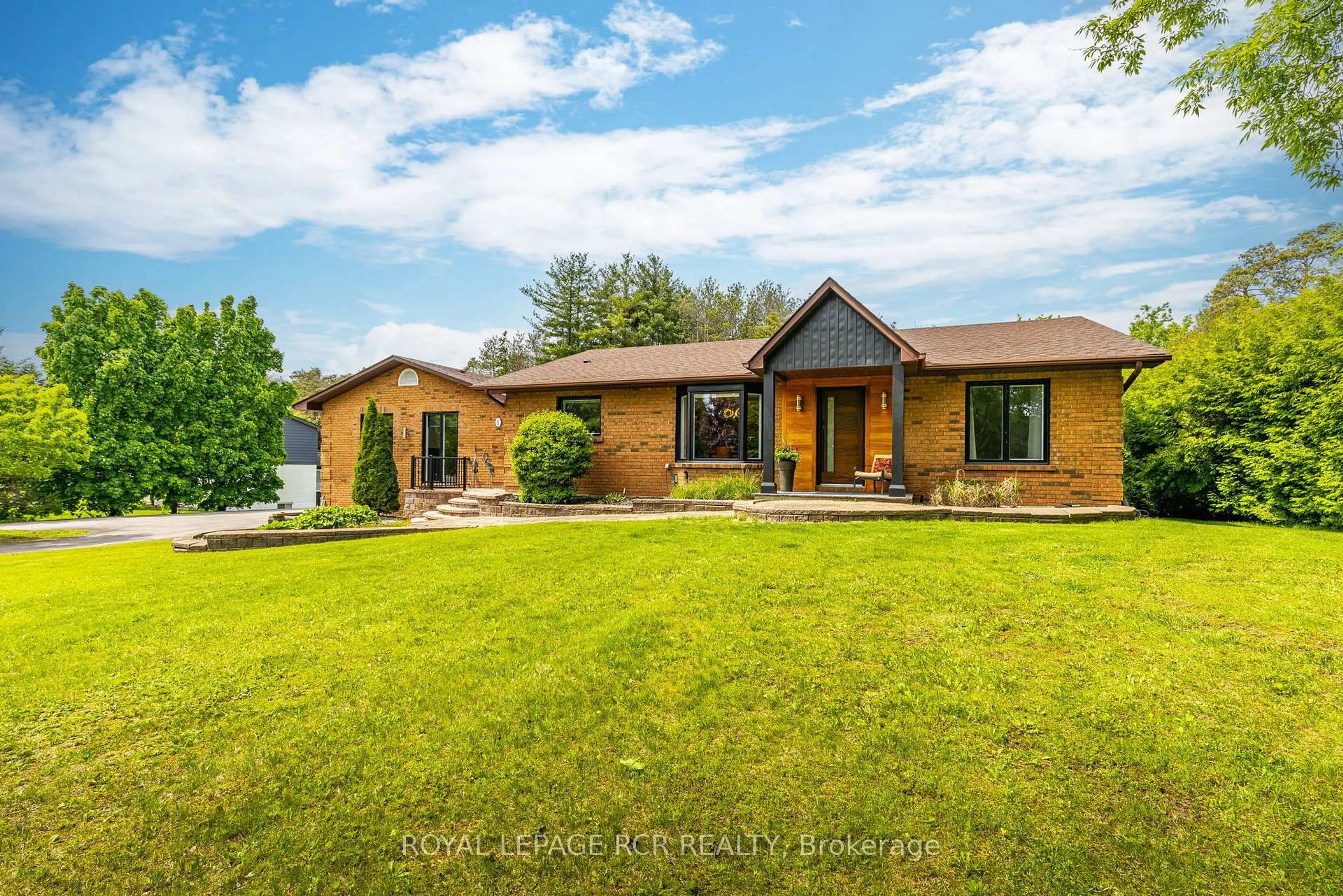 Home with brick exterior material, unknown for 1 Lormik Dr, Uxbridge Ontario L9P 1R9