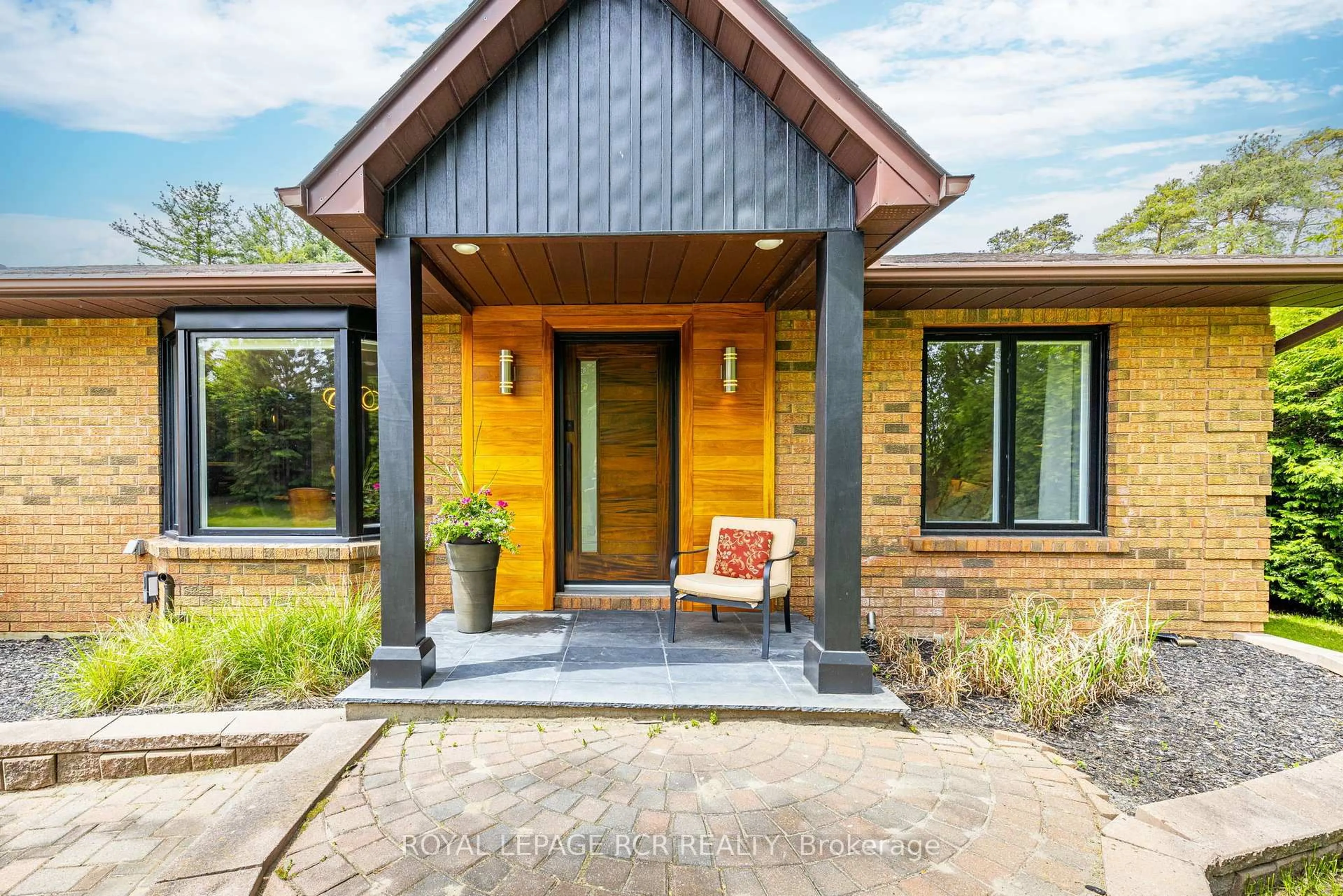 Home with brick exterior material, unknown for 1 Lormik Dr, Uxbridge Ontario L9P 1R9