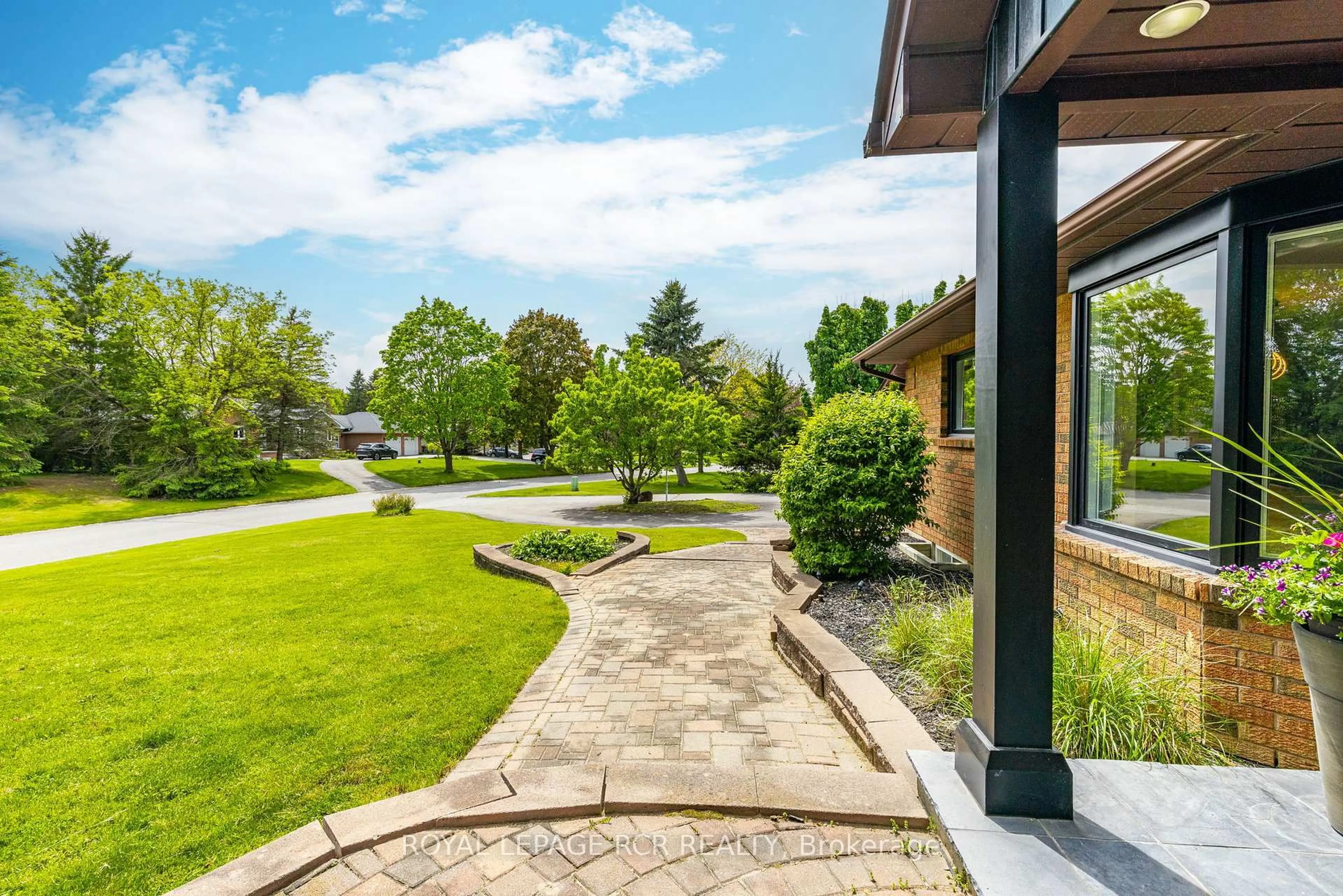 Patio, unknown for 1 Lormik Dr, Uxbridge Ontario L9P 1R9