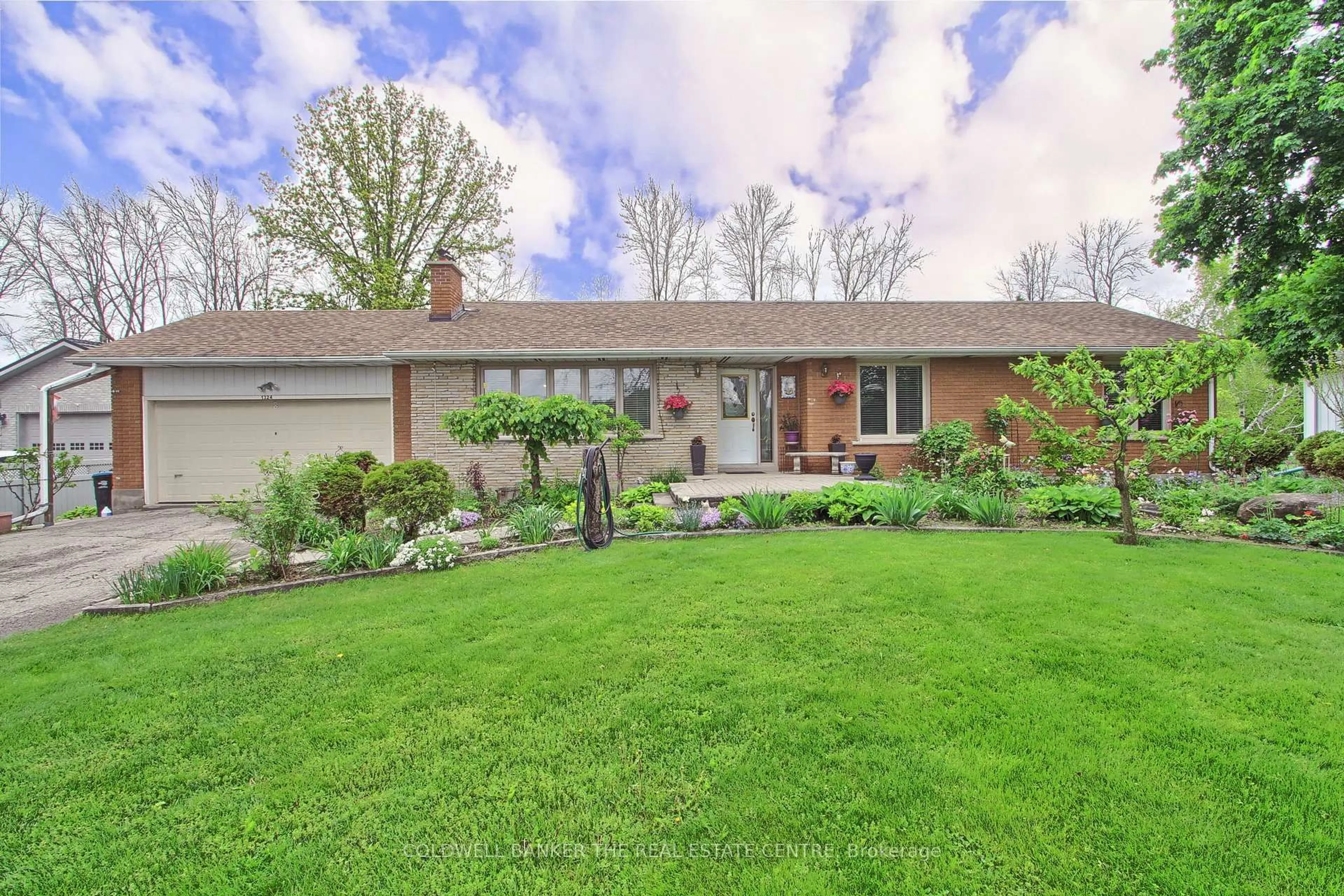 A pic from outside/outdoor area/front of a property/back of a property/a pic from drone, street for 1324 Shore Acres (County Rd 3) Dr, Innisfil Ontario L0L 1R0