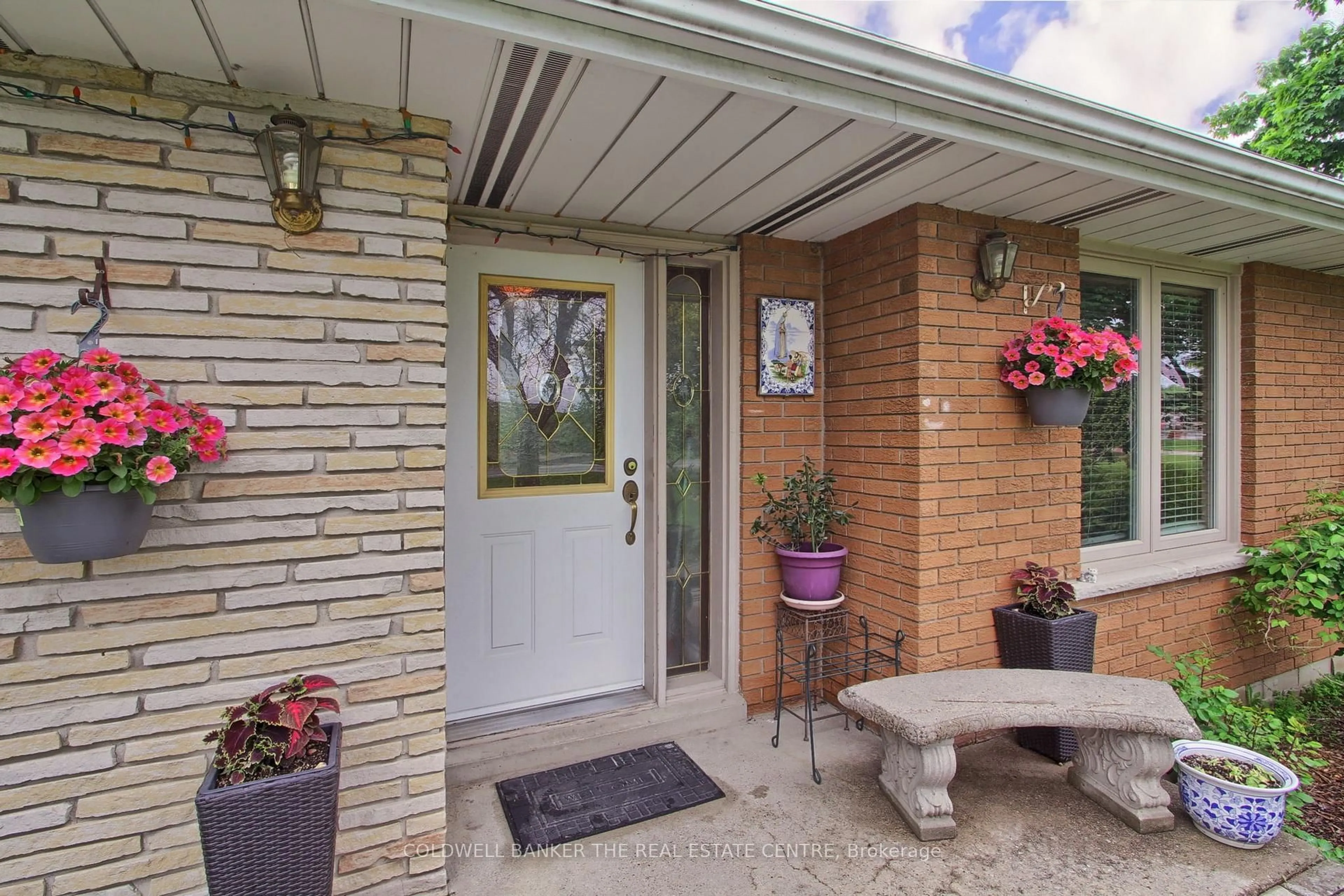 Indoor entryway for 1324 Shore Acres (County Rd 3) Dr, Innisfil Ontario L0L 1R0