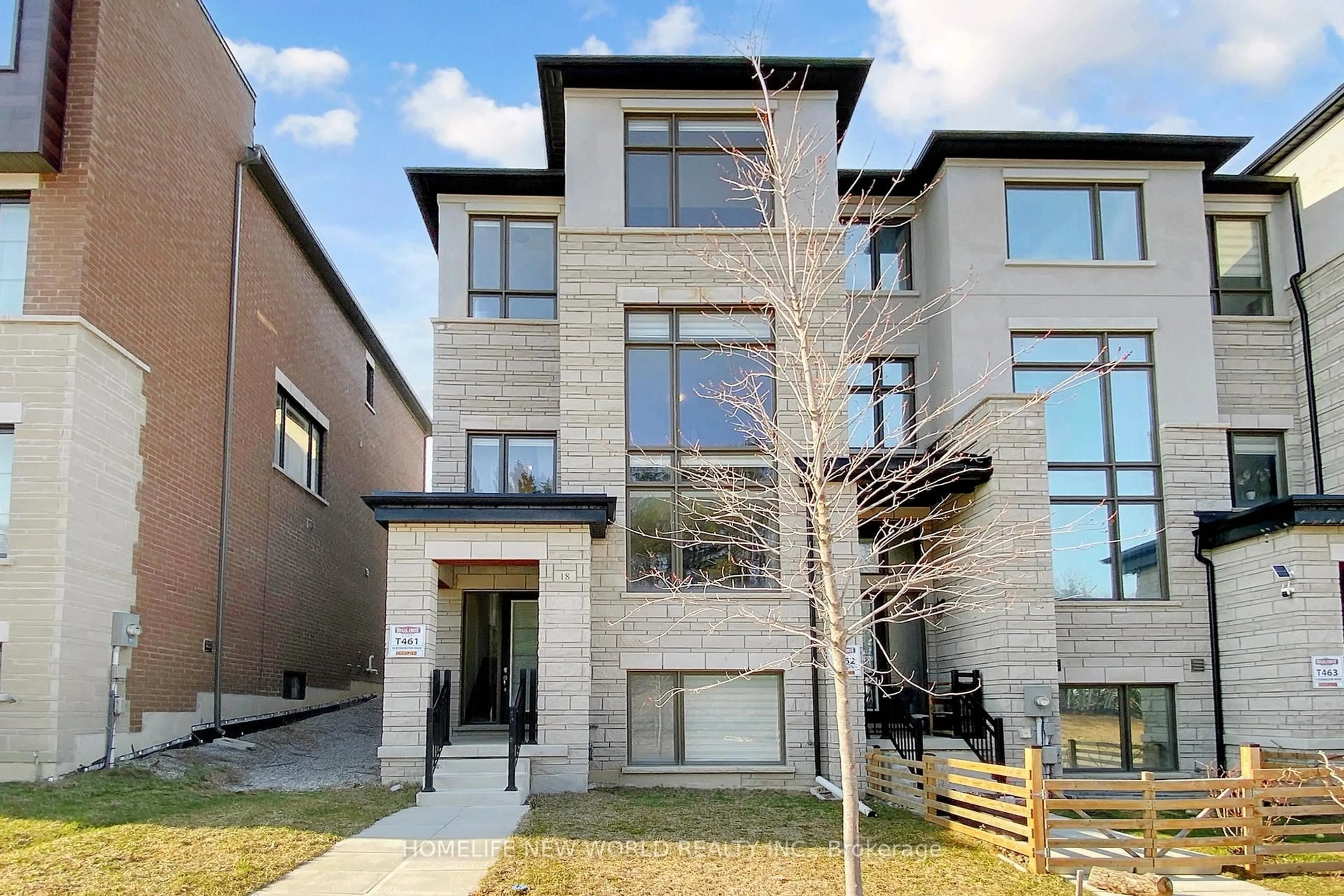 Home with brick exterior material, unknown for 18 Bennington Rd, Newmarket Ontario L3X 0M8