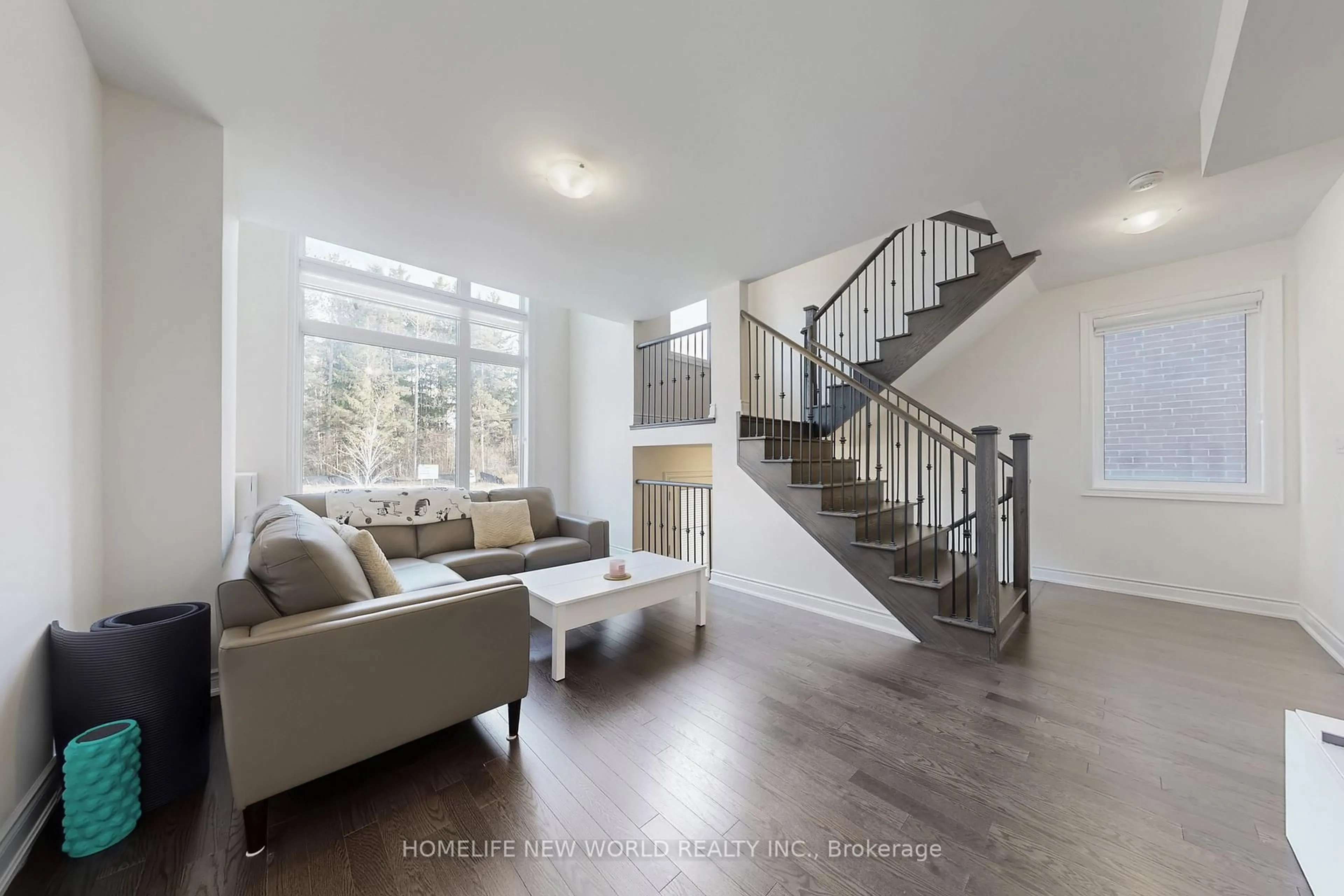 Unknown for 18 Bennington Rd, Newmarket Ontario L3X 0M8