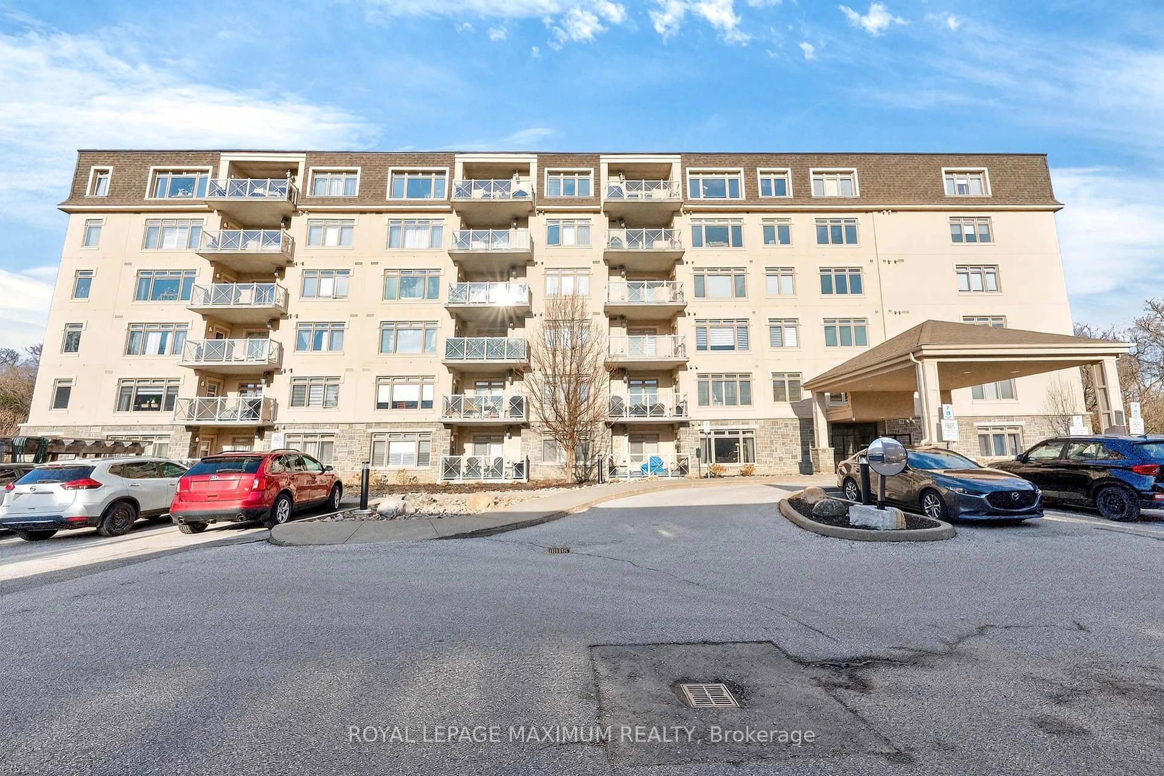 A pic from outside/outdoor area/front of a property/back of a property/a pic from drone, unknown for 149 Church St #209, King Ontario L0G 1T0